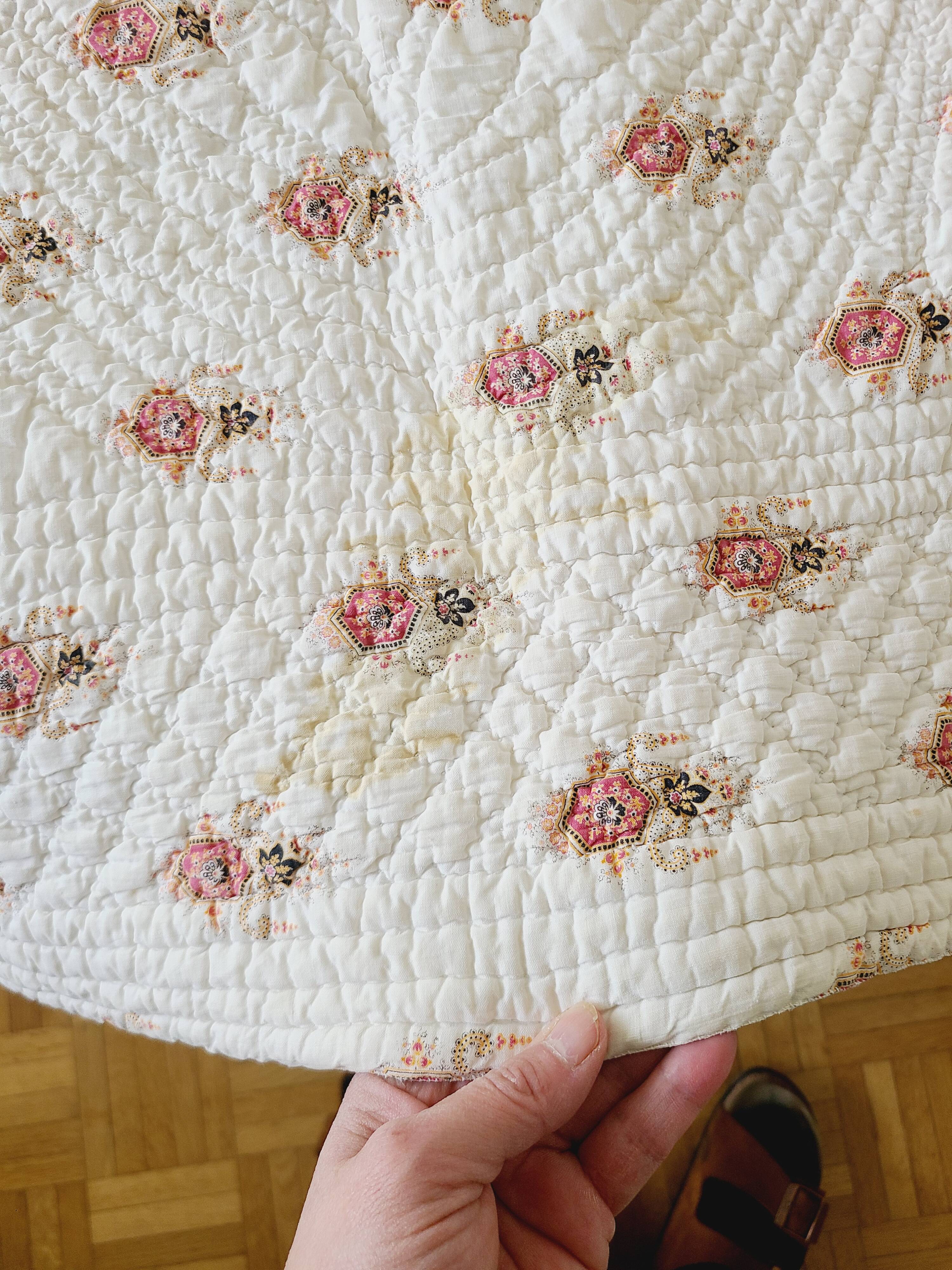 Large Provençal boutis from the 19th century, 195 x 190 cm.