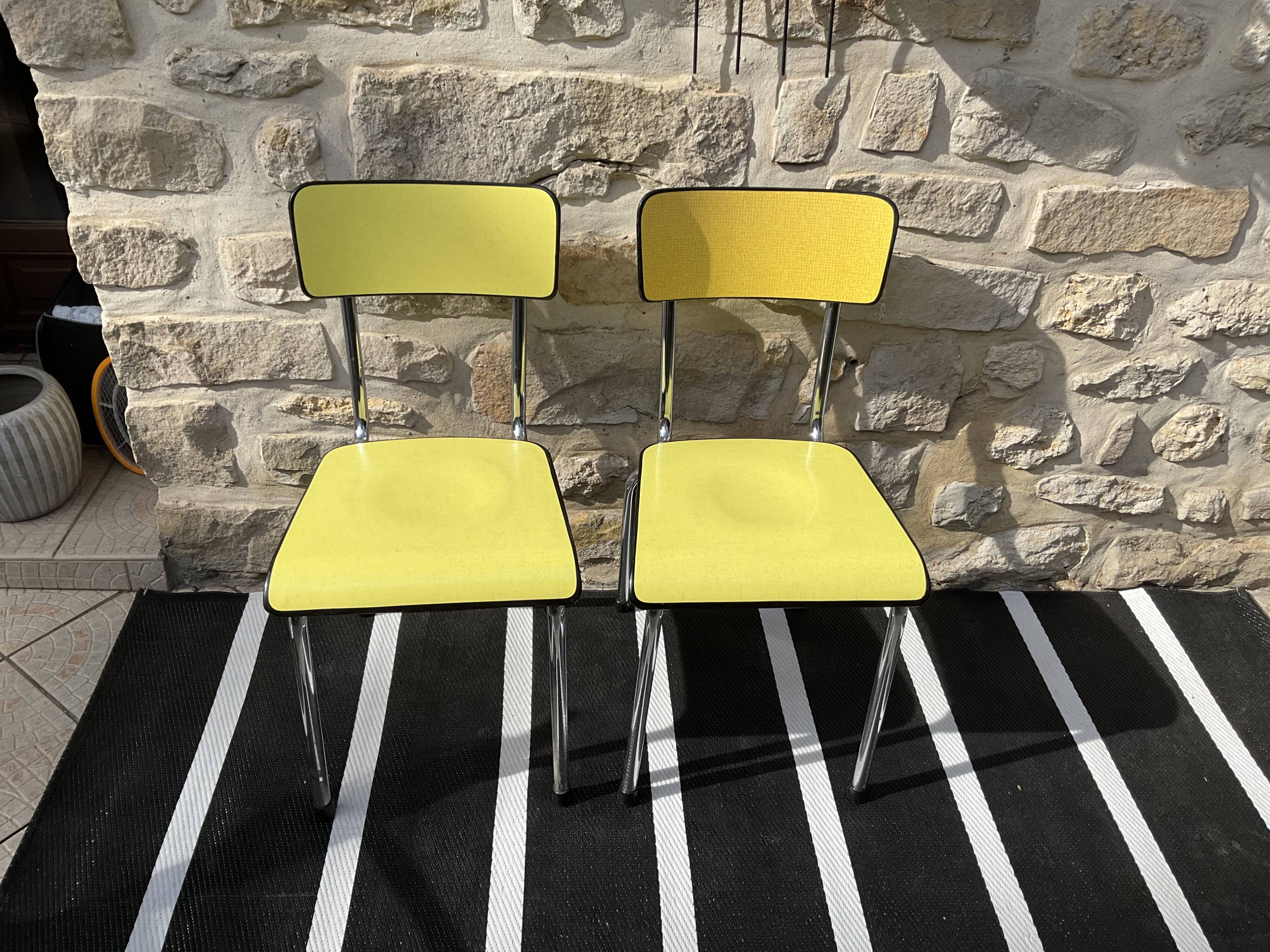 Paire de chaises formica jaune tubauto