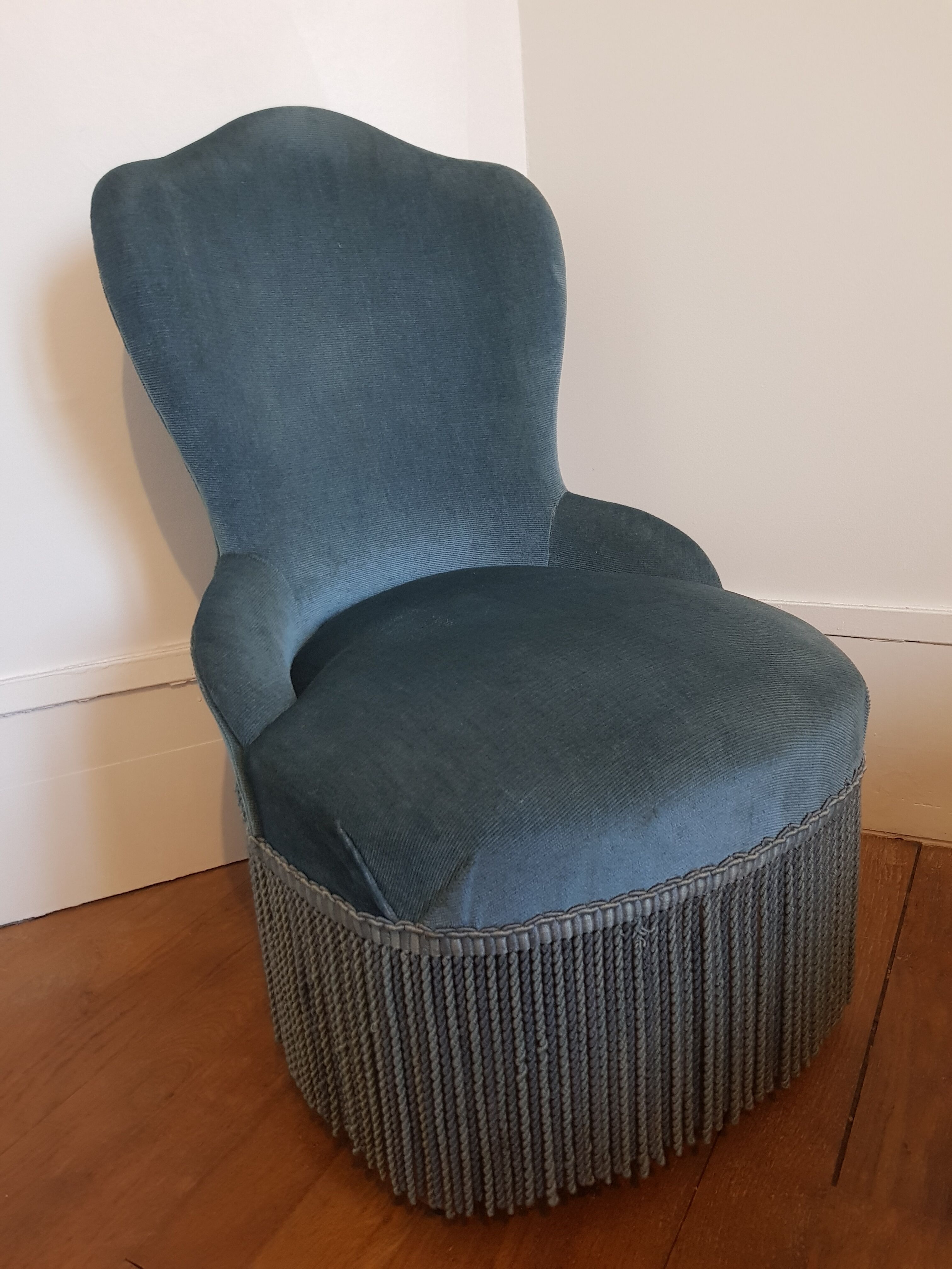 Velvet toad armchair