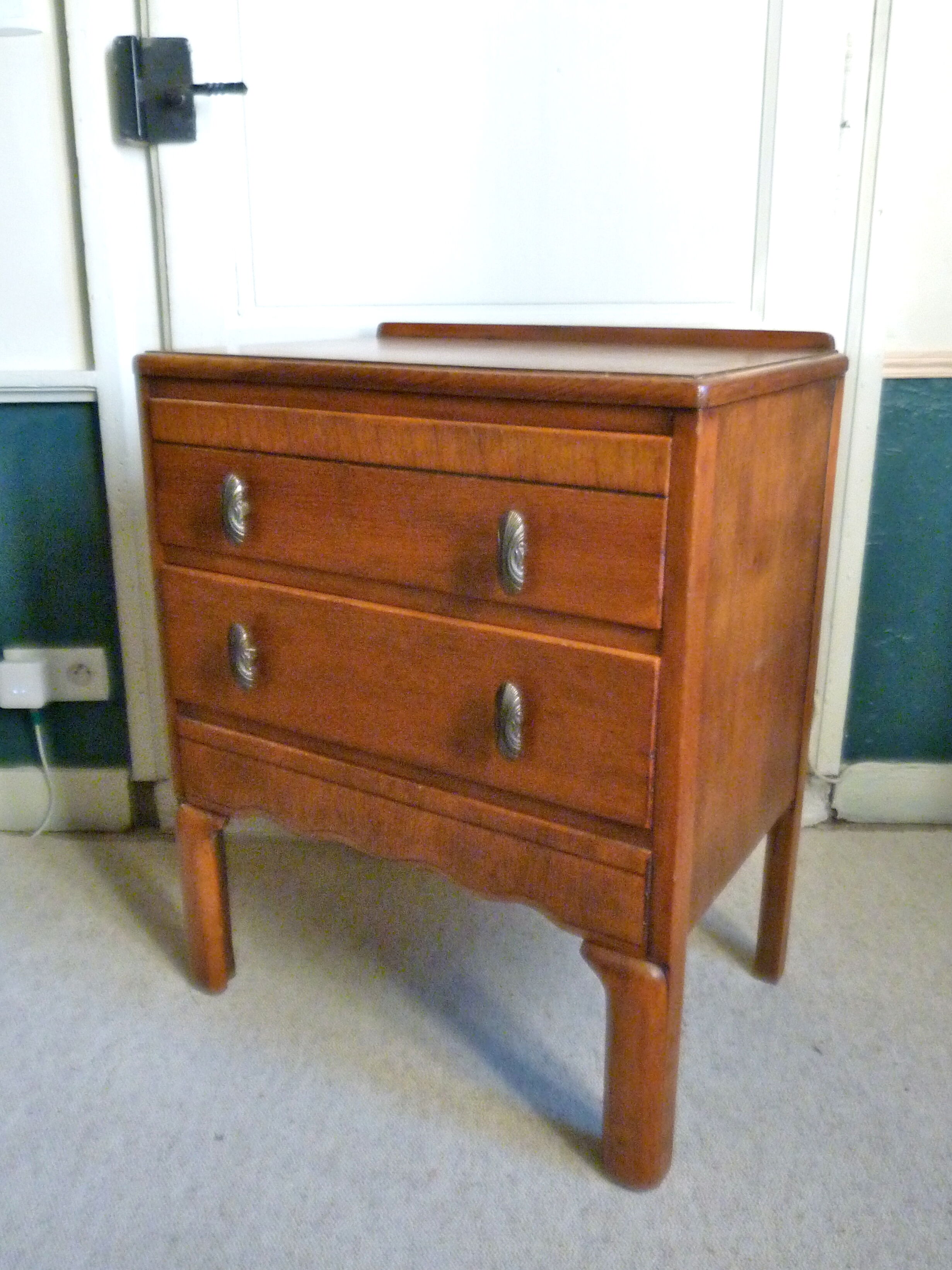Commode sauteuse harris lebus arts and crafts