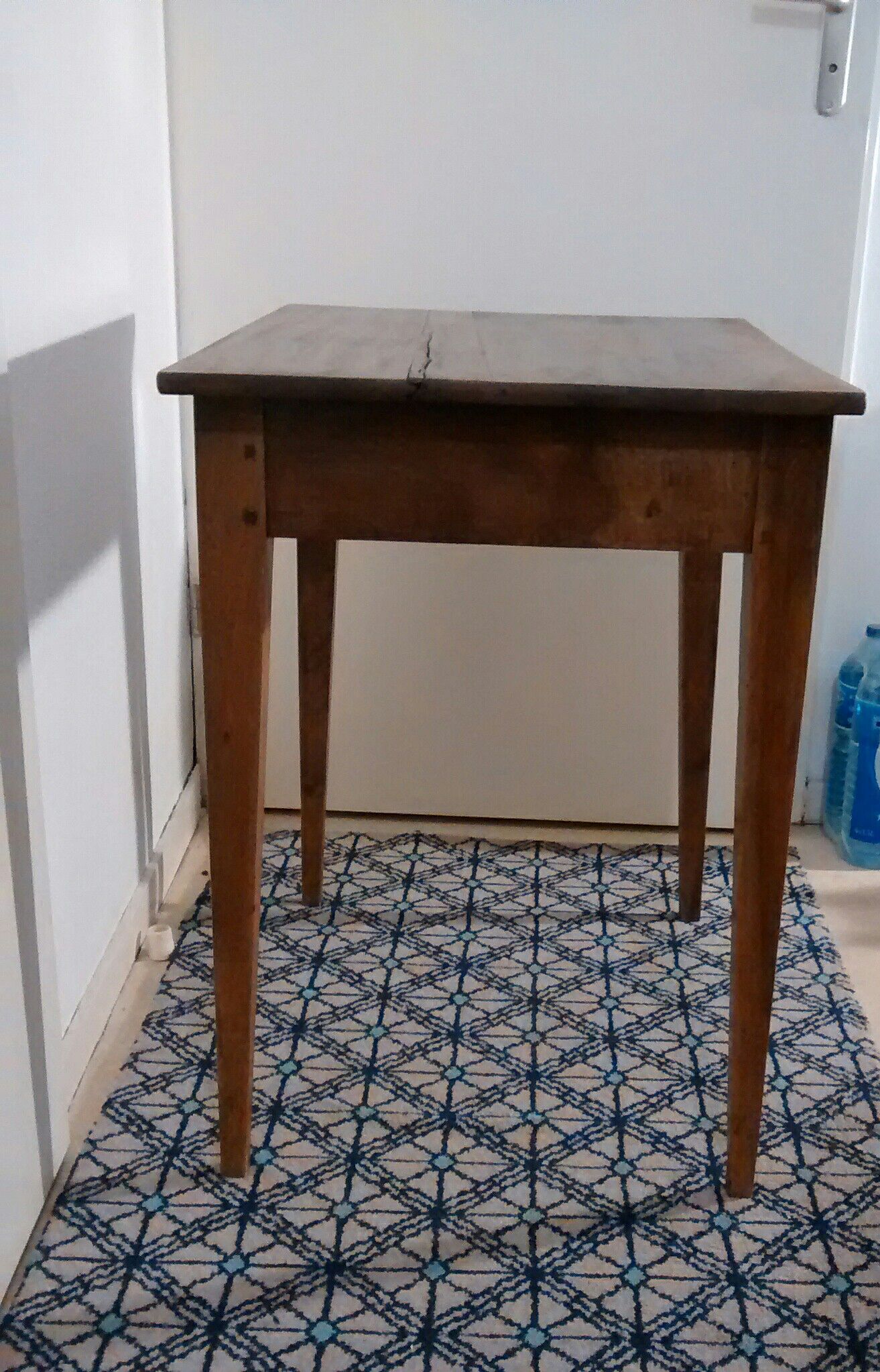 Feet spindle side table