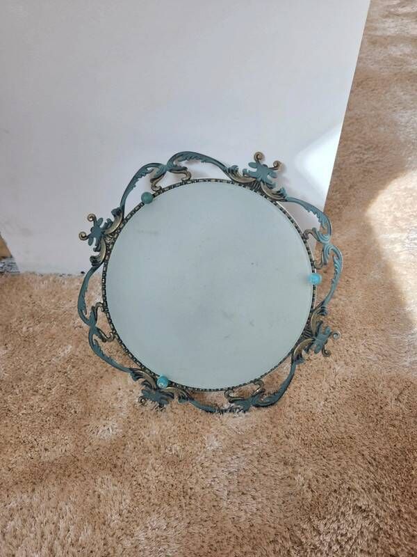 Antique 2-bulb ceiling light from the 30s-40s, art deco, in worked metal and frosted glass