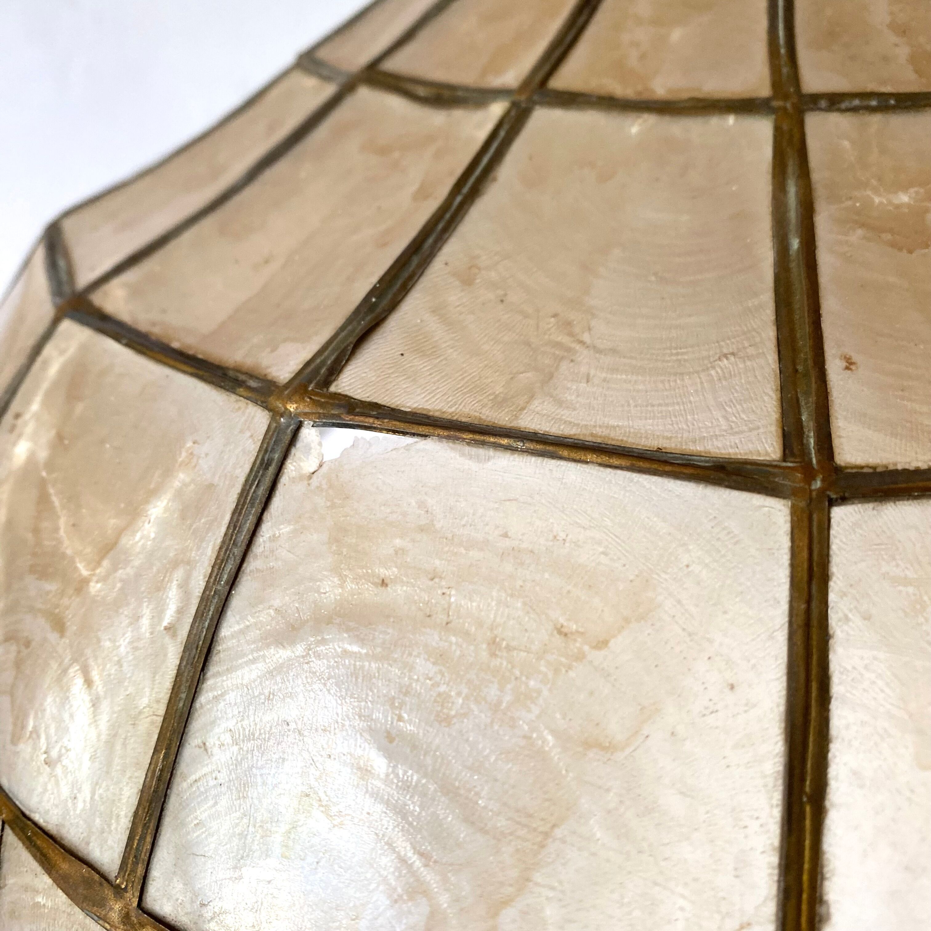 Abat jour, mother-of-pearl and brass suspension