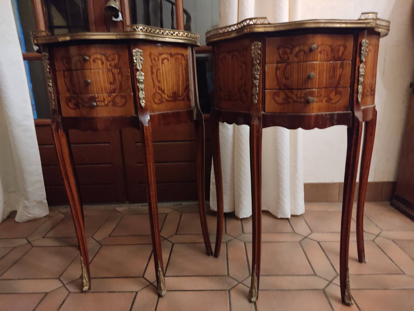 Paire de  tables de chevet  Louis XV