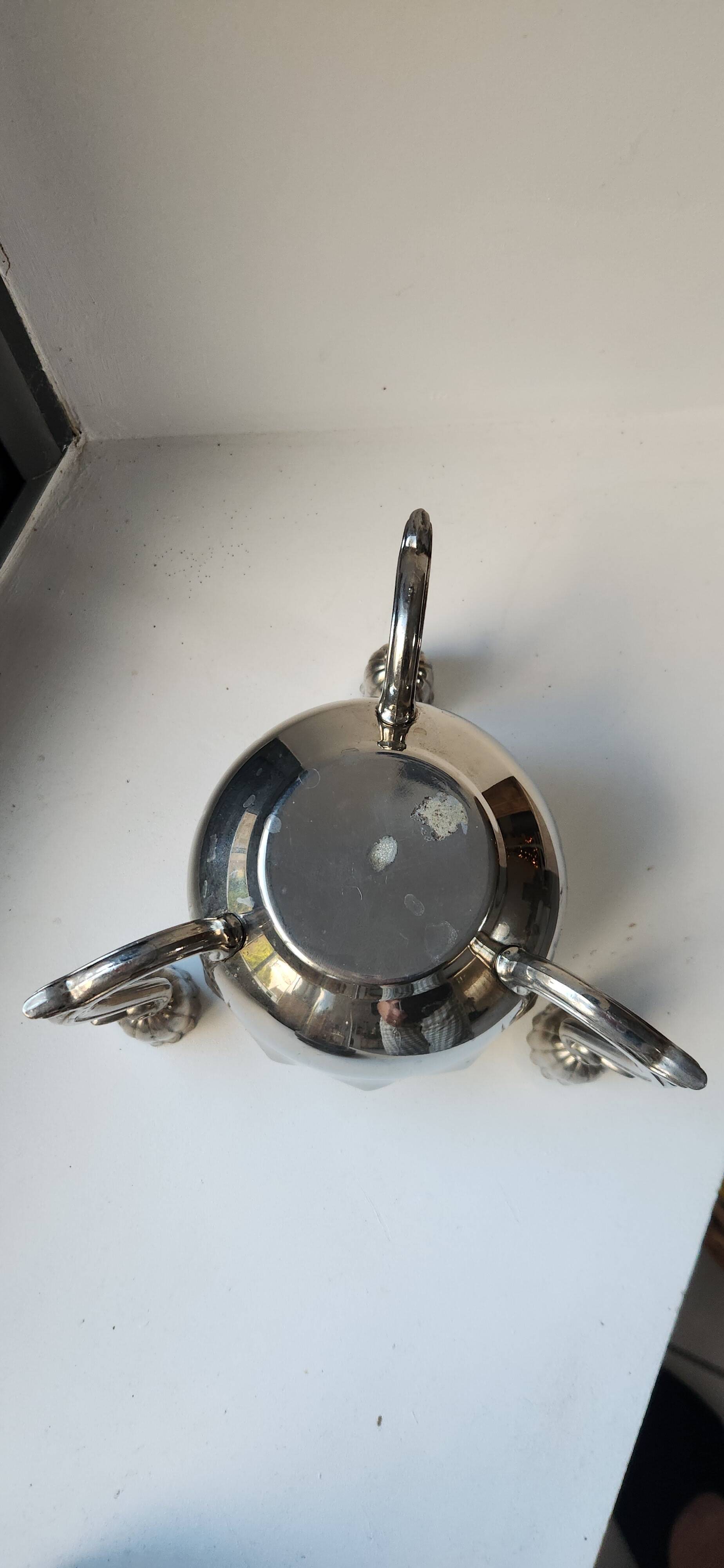 Candle holder in silver-plated metal, lotus shape.