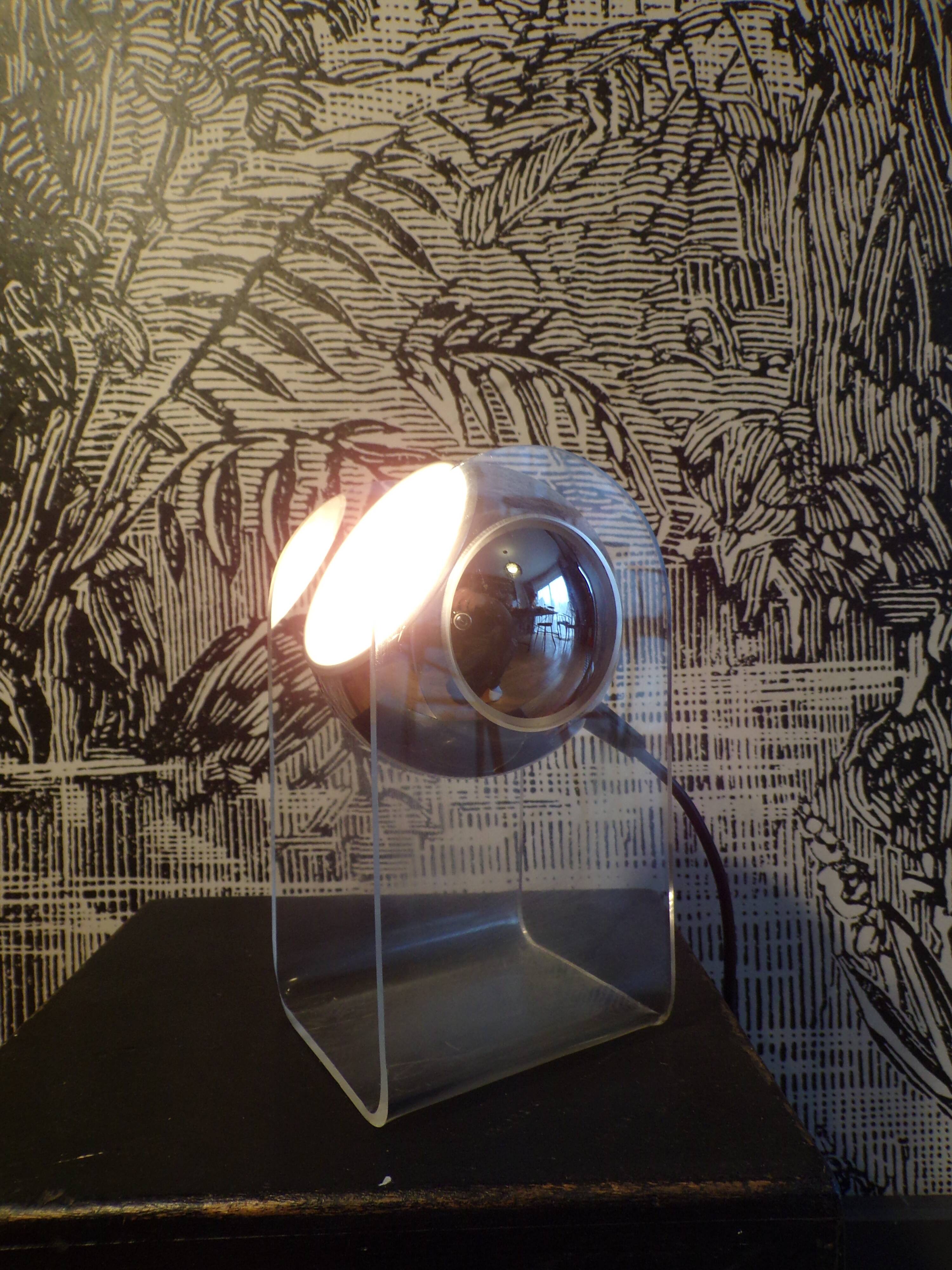 Eye-ball lamp style Gino Sarfatti