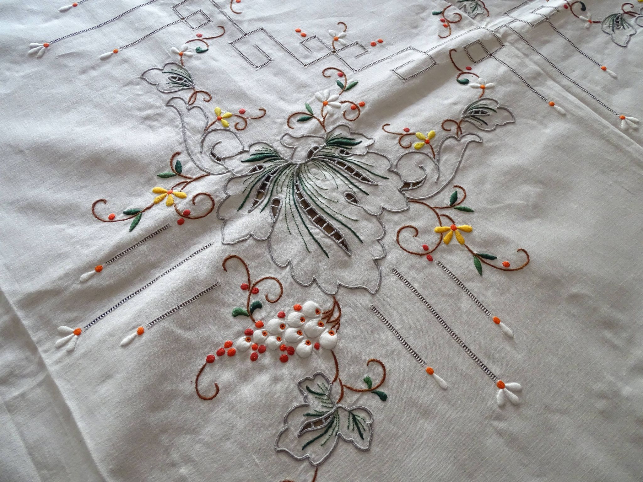 Tablecloth and 12 linen towels embroidery fine colorful flowers 255 x 170 - Old