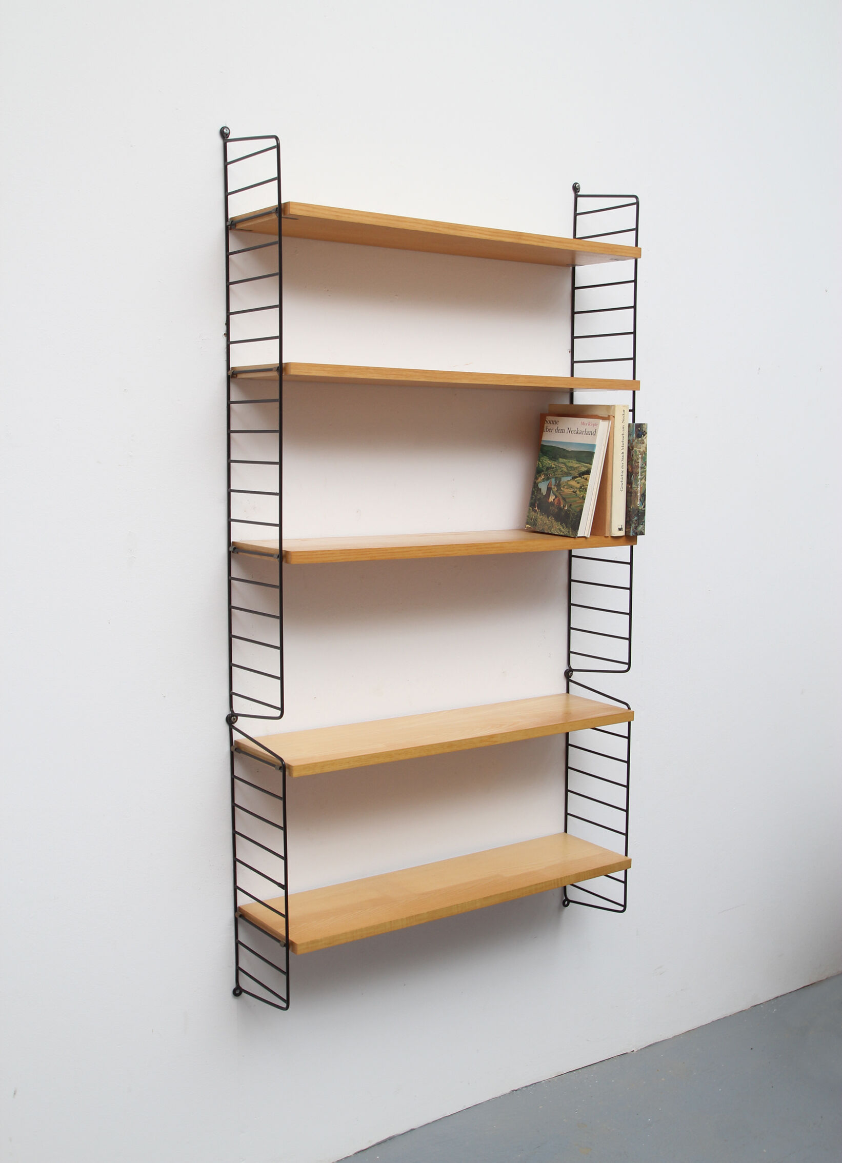 1960s wall unit in ash with 5 shelves, Nisse Strinning