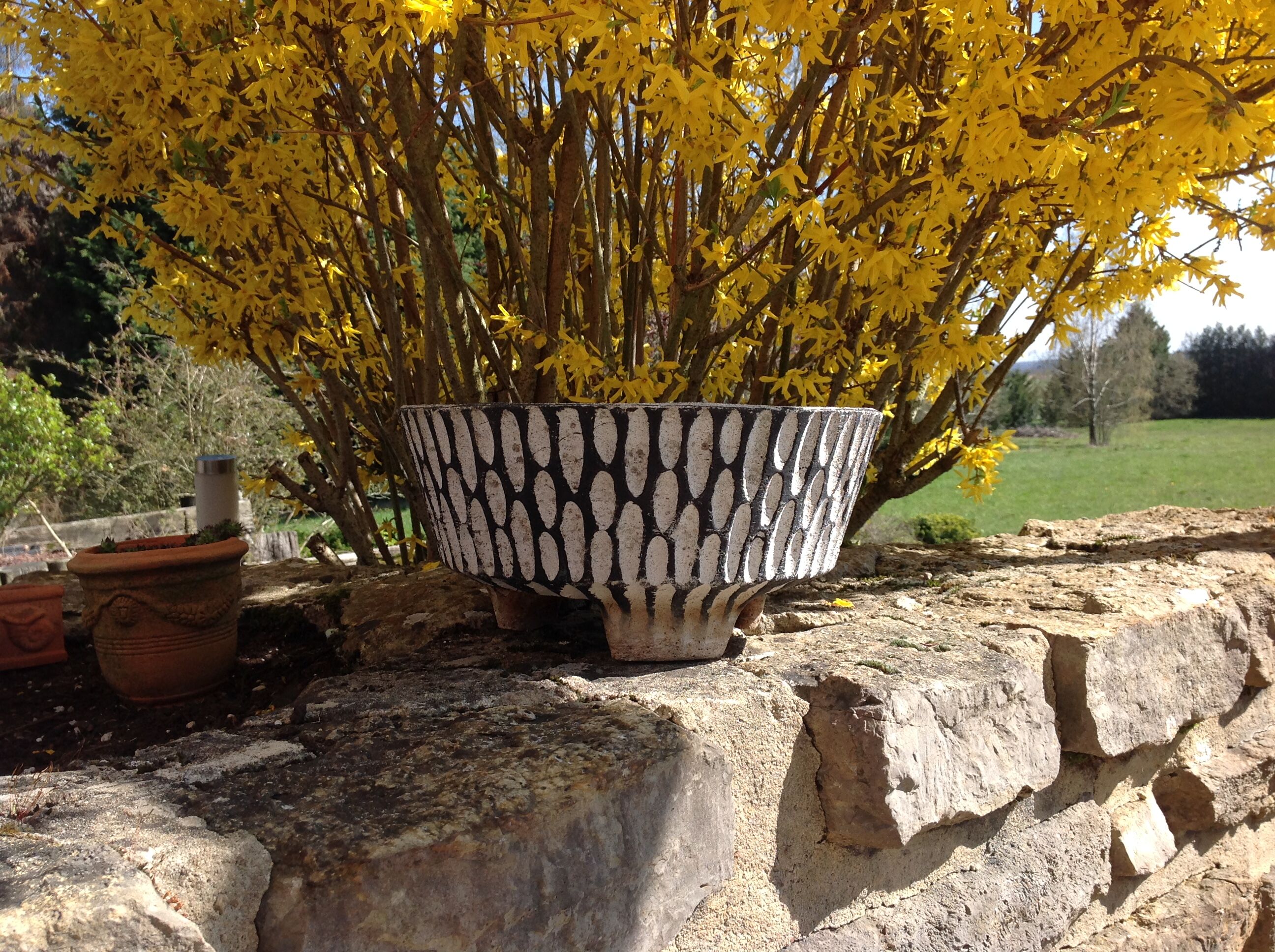 Structured concrete planter 60s-70s