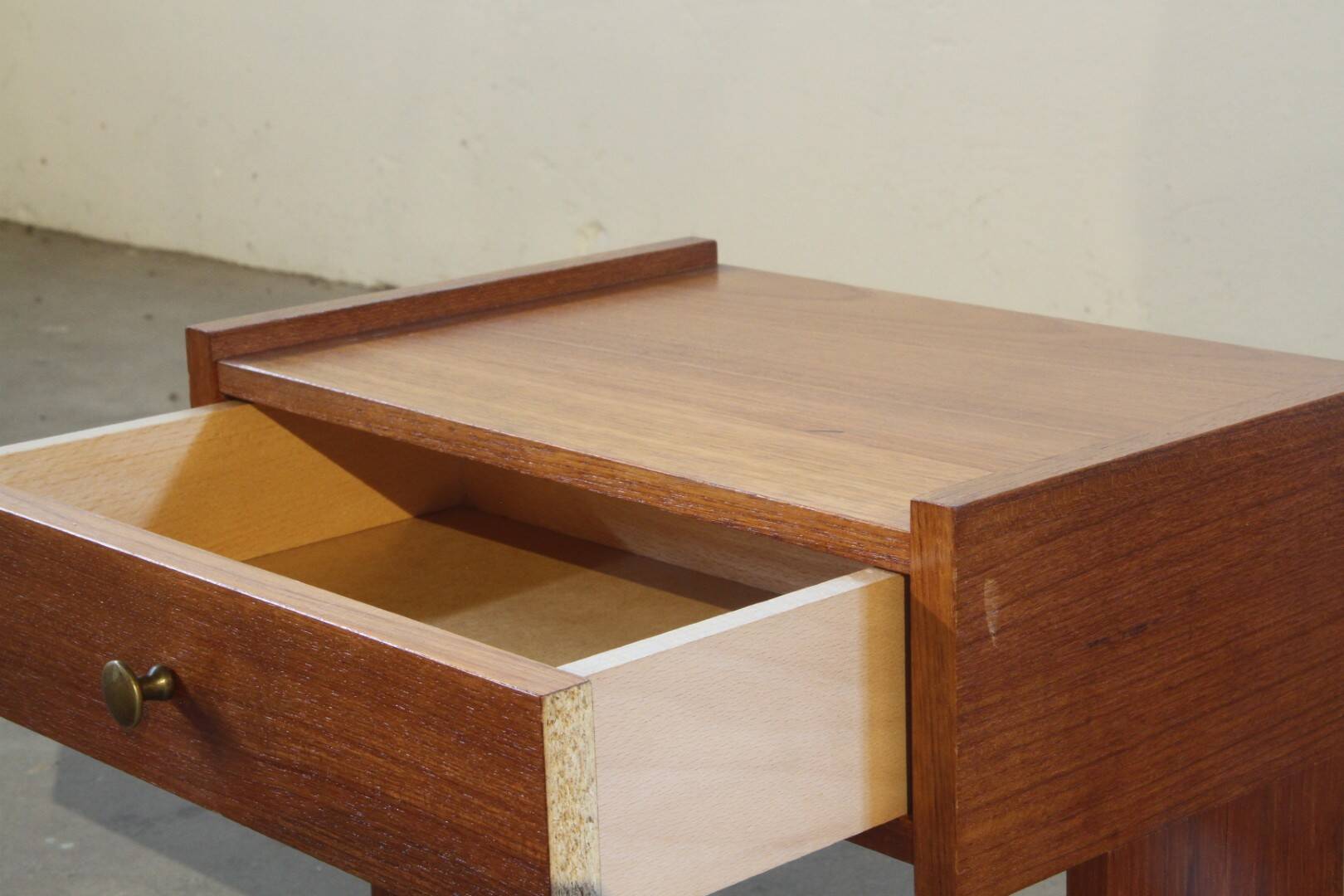Table de chevet en teck danoise des années 1960