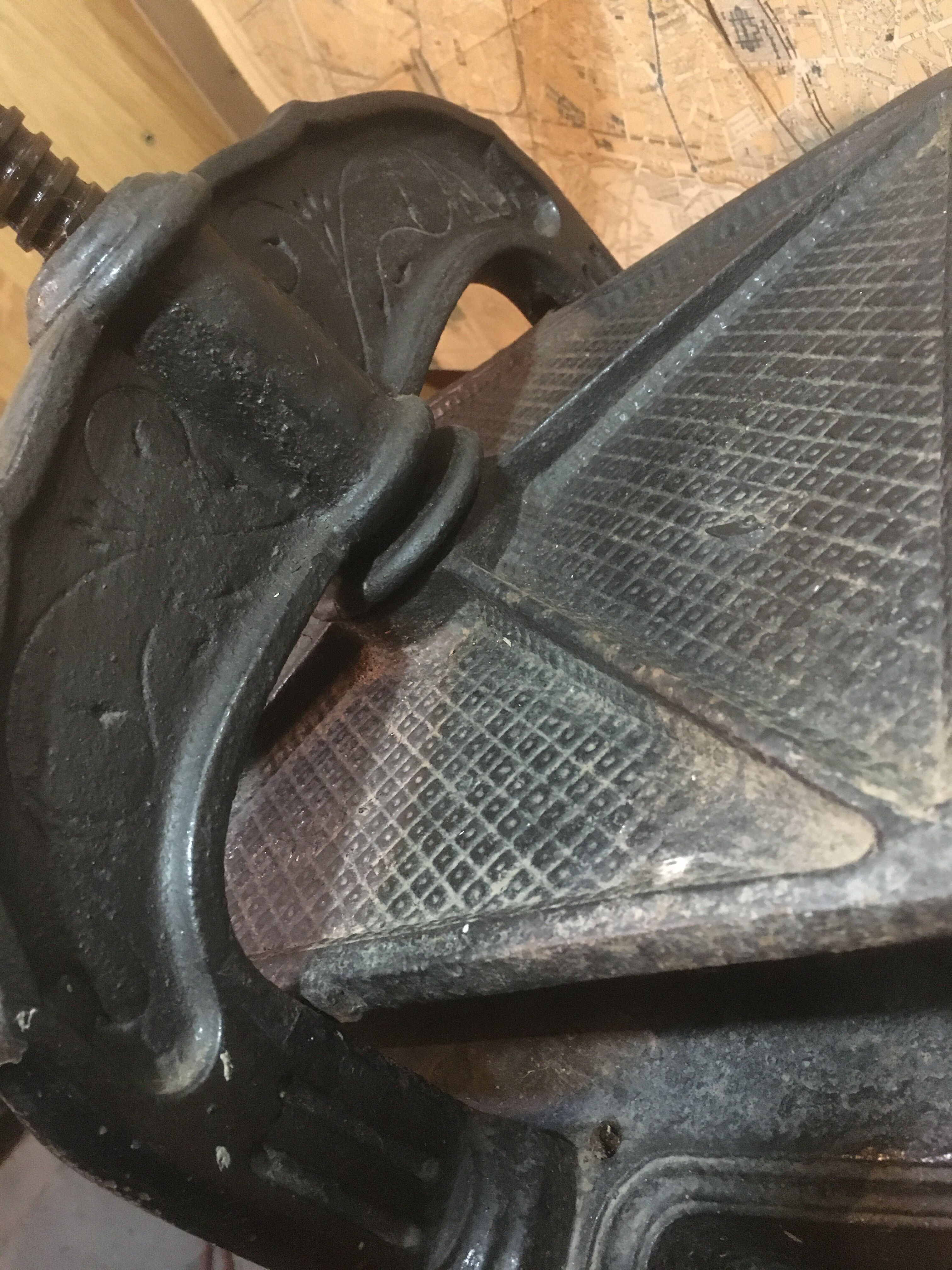 Cast iron binding press