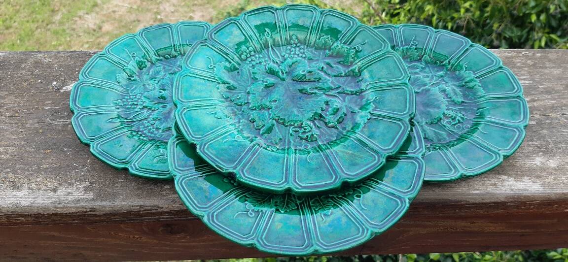 4 assiettes Sarreguemines en barbotine, début XXème