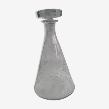 Carafe en verre soufflé taillé