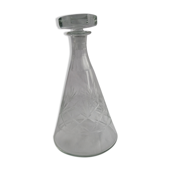 Carafe en verre soufflé taillé