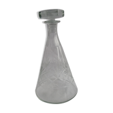 Carafe en verre soufflé taillé