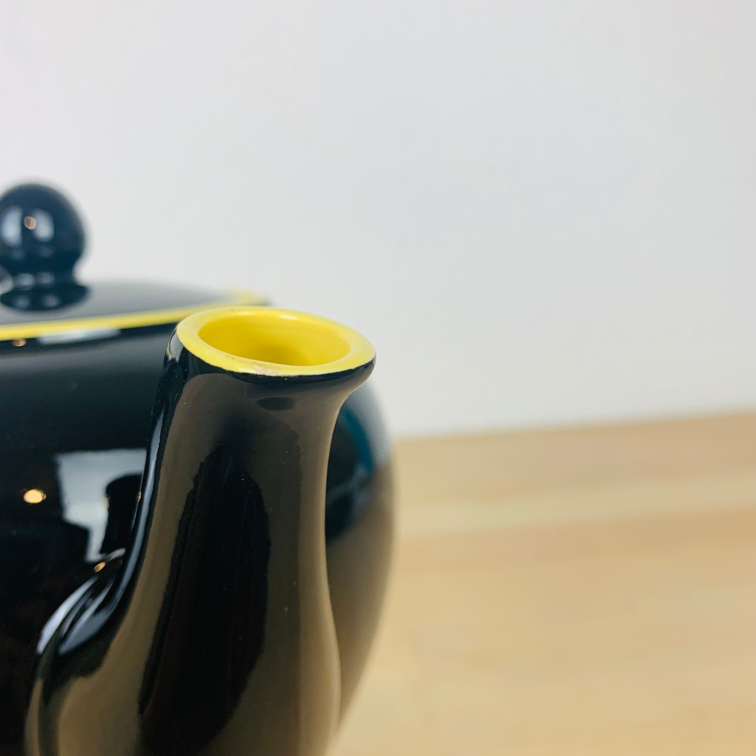 Teapot and milk jug Biarritz by Villeroy & Boch vintage ceramics