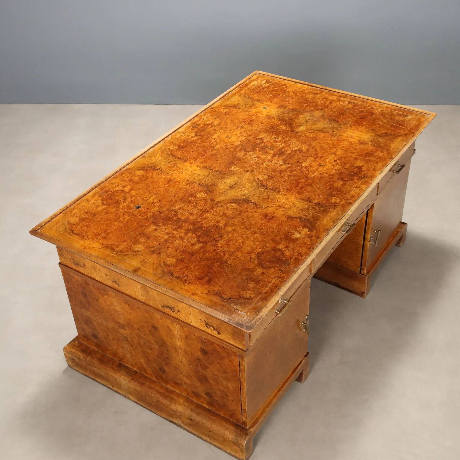 Antique Art Deco desk in walnut and walnut burl, 20th century