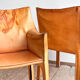 Paire de fauteuils Cab 413 par Mario Bellini en cuir beige patiné, Cassina