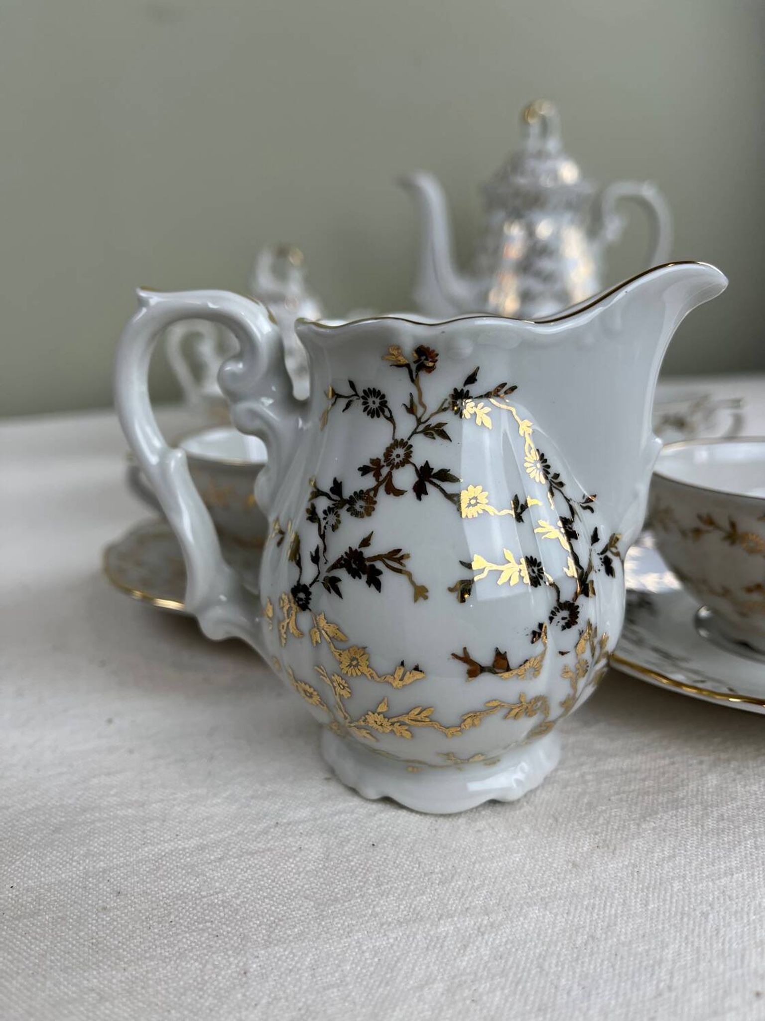Antique coffee service in fine gilded porcelain – for 6 people – Vintage