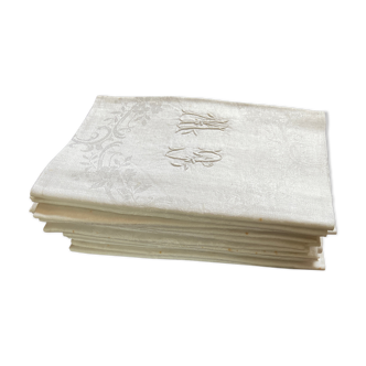 12 GW monogram table seviettes