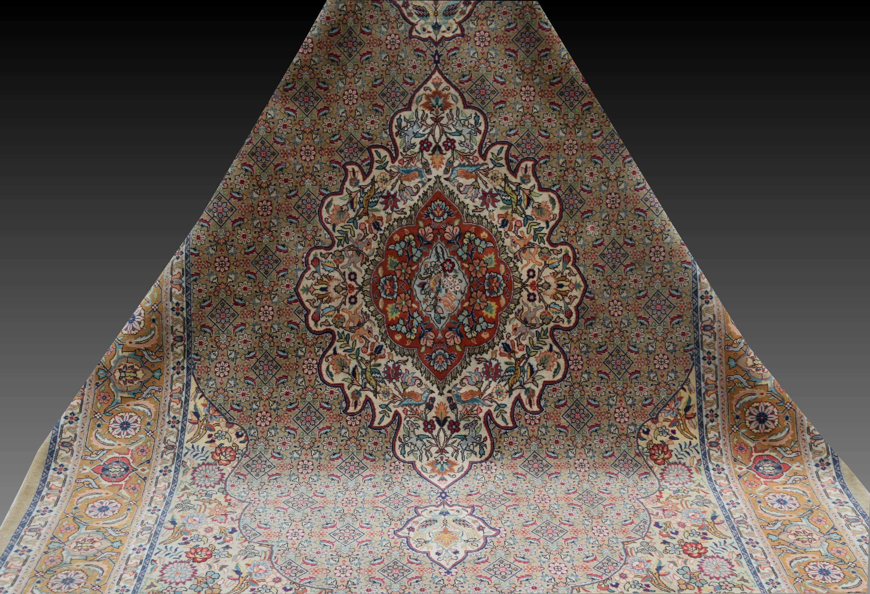 Oriental carpet tabriz iran: 2.08 x 3.08 metres in wool