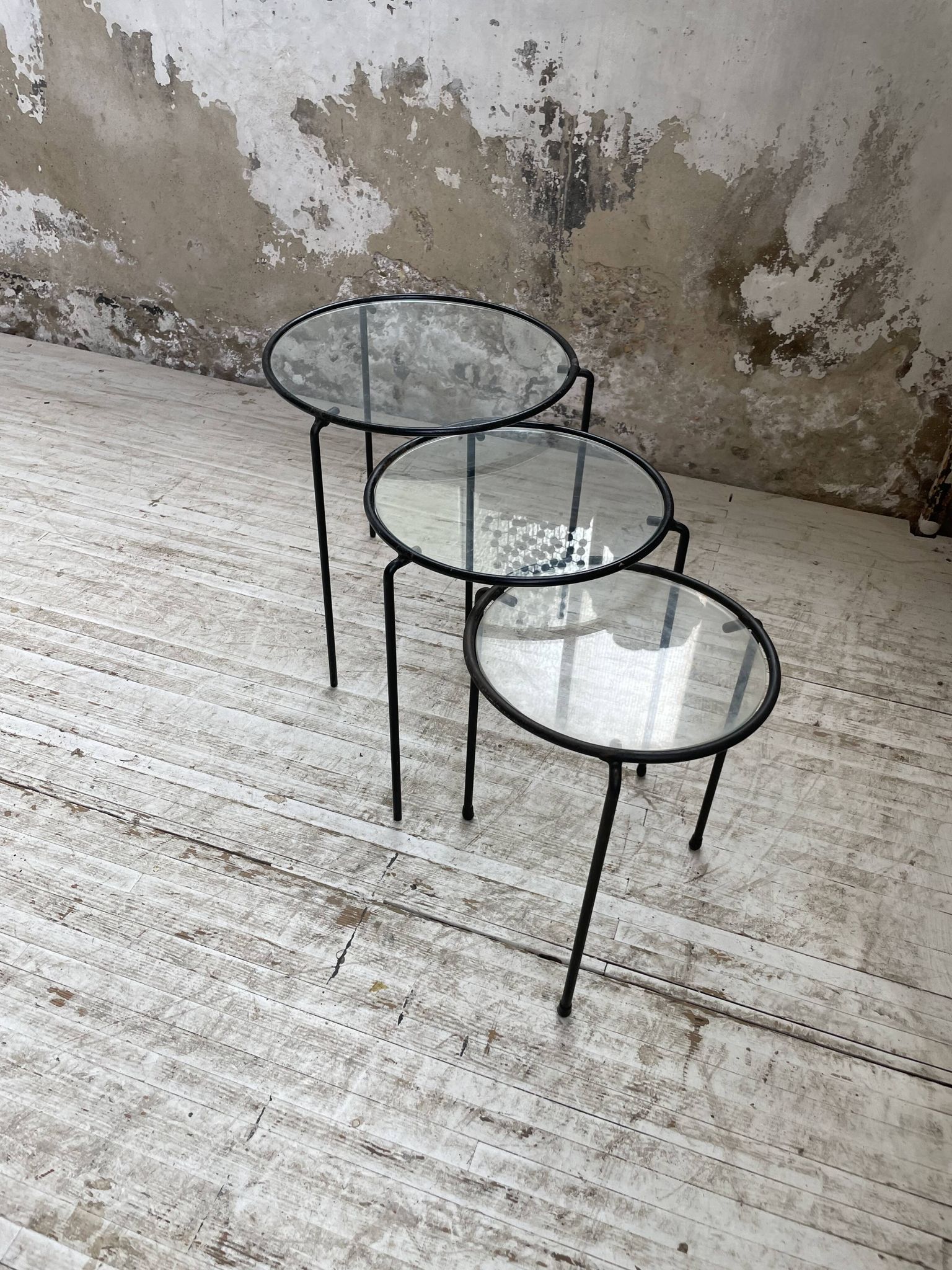 Tables basses gigogne métal et verre années 50