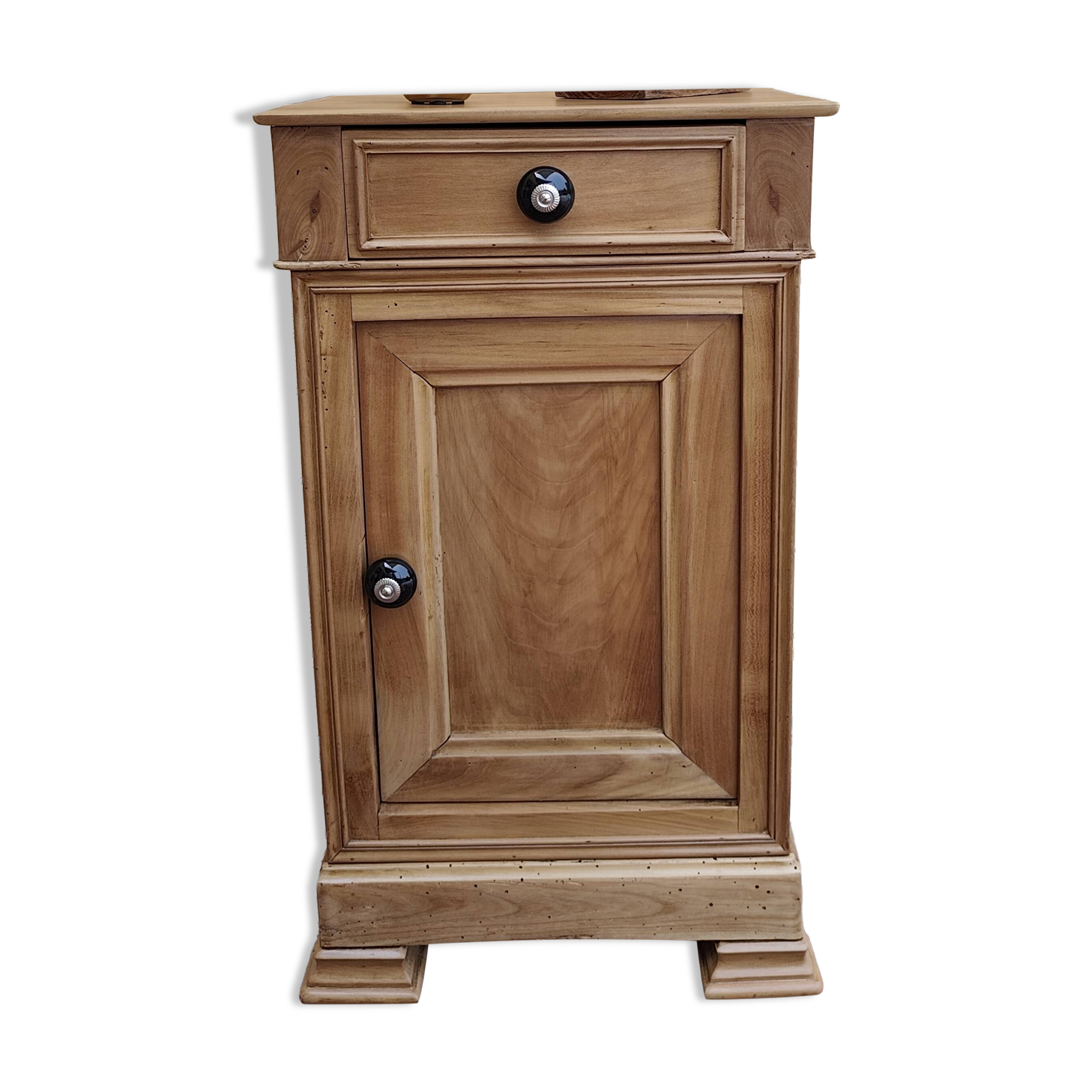 Coucou side table