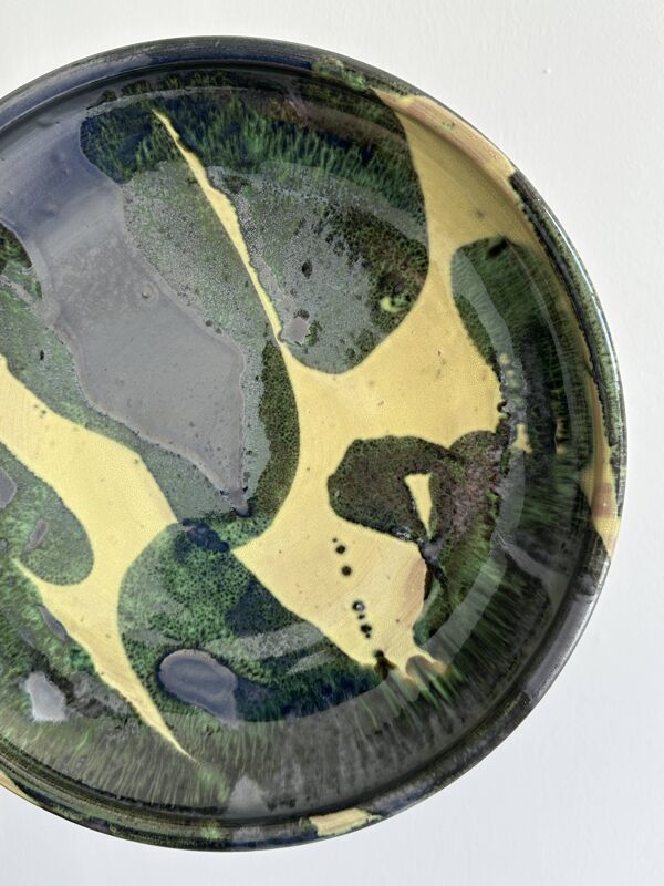 Plat en céramique, terre cuite colorée