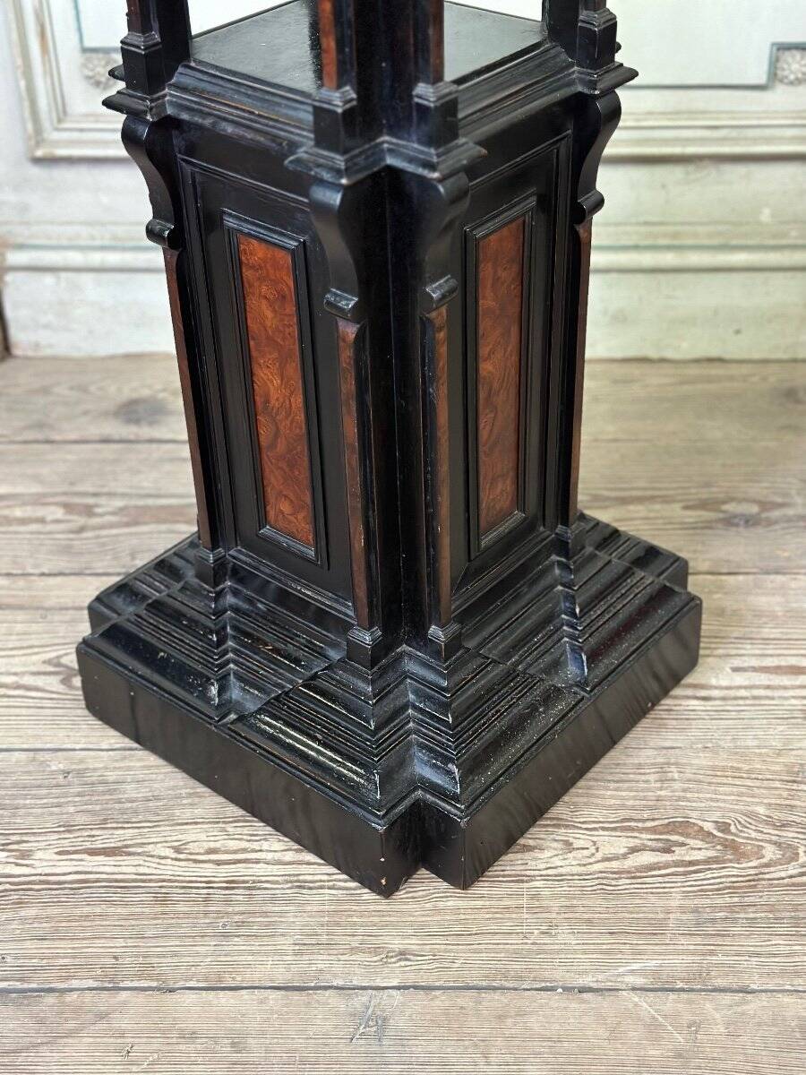 A pedestal table in blackened wood and burl veneer, superb assembly of moldings circa 1880