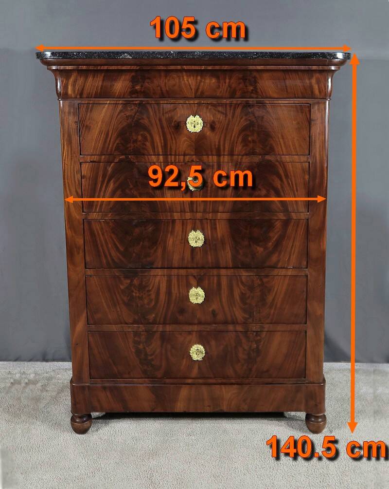 Mahogany burl chest of drawers, Restoration period – Early 19th century