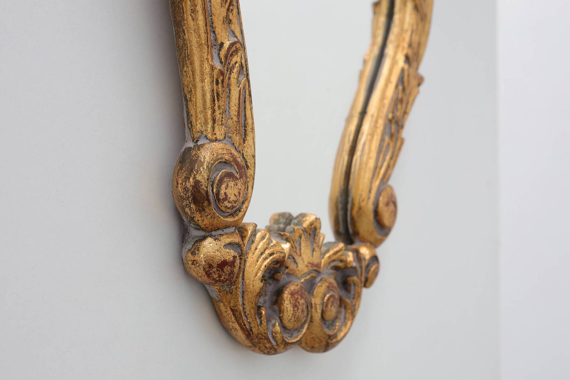 Petit miroir doré de style rococo, Italie, XXe siècle