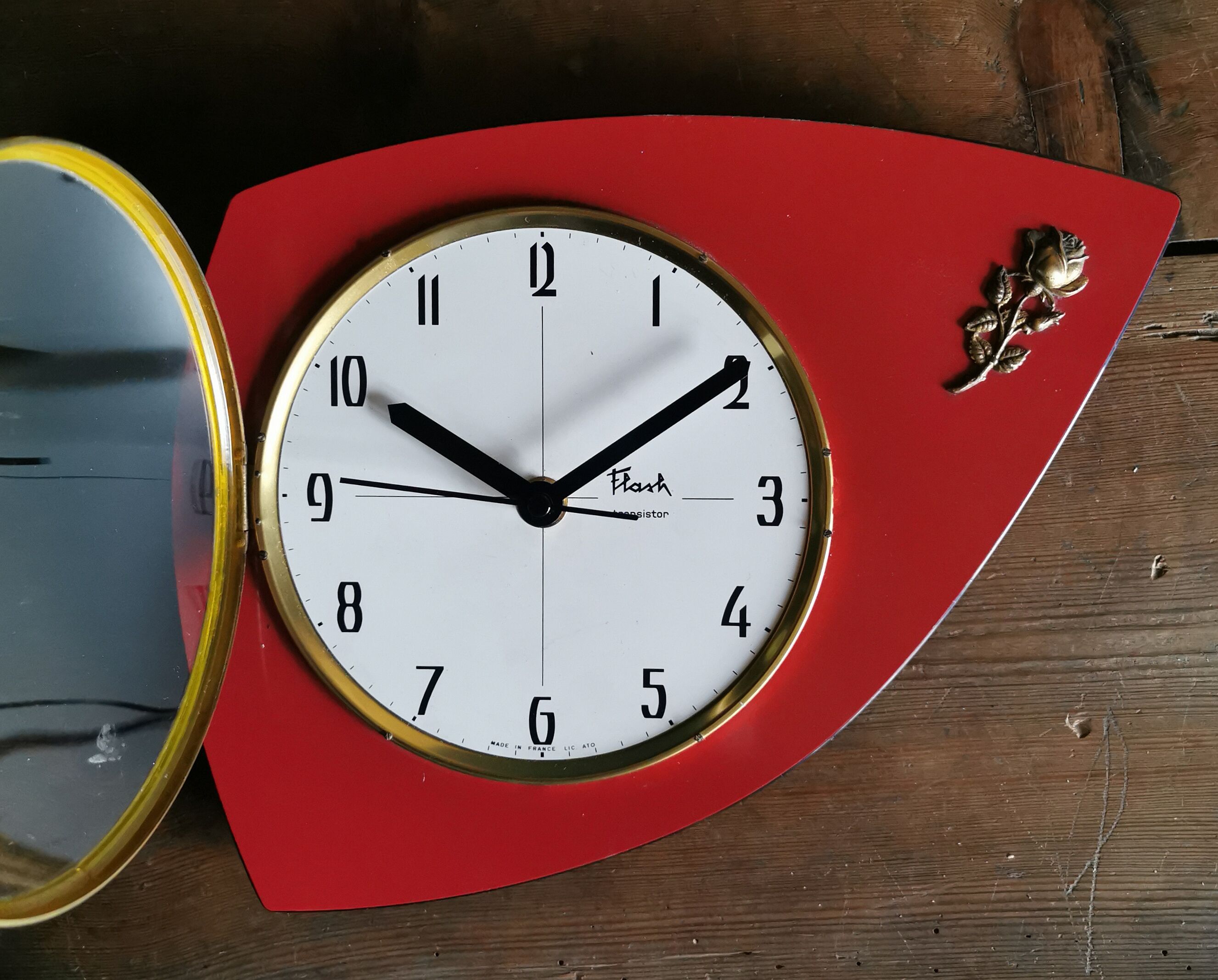Vintage formica clock silent wall clock asymmetrical "Flash transistor red flower"