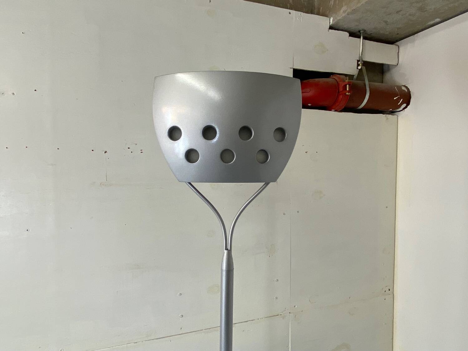 Lampadaire Moderniste Sirrah par Perry King et Santiago Miranda, Italie, 1990s