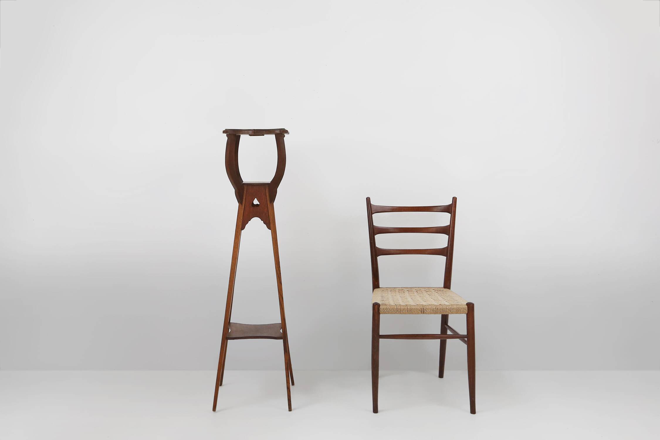 Art deco piedestal or console table in oak, France ca. 1940