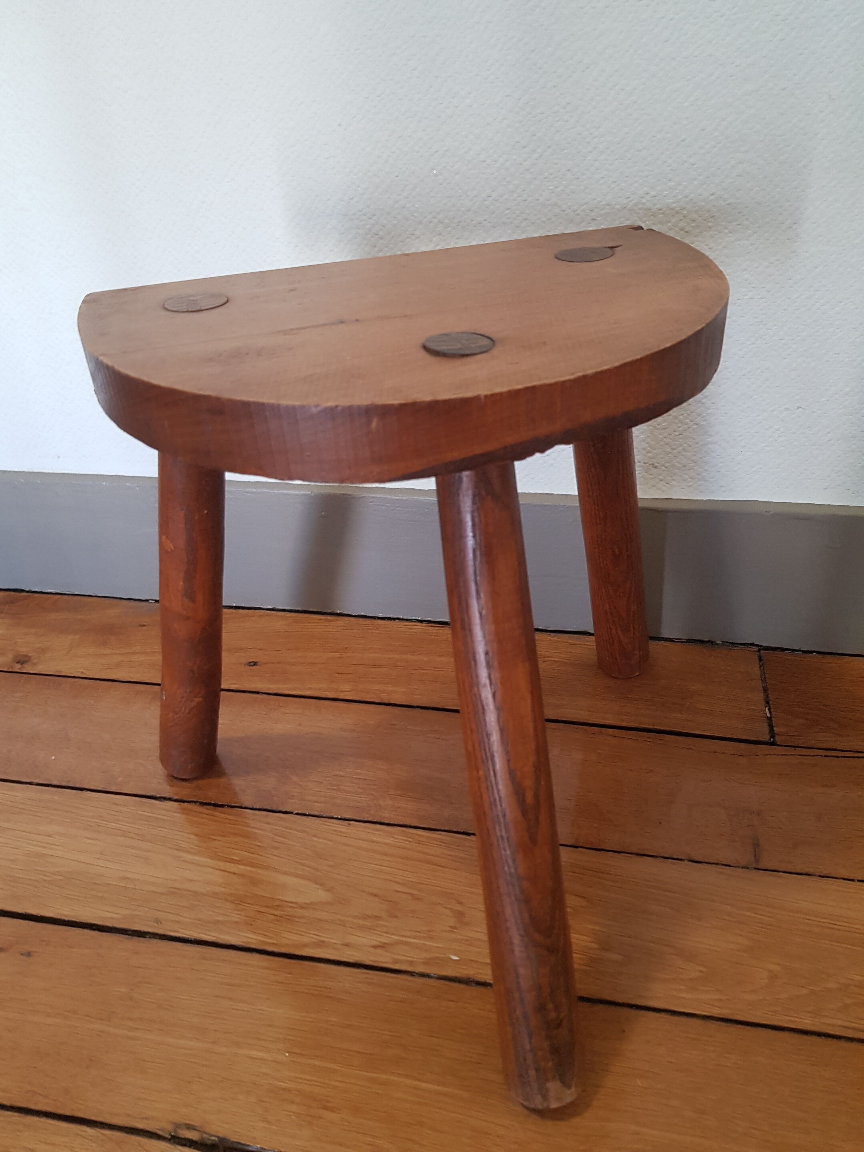 Tripod tabouret