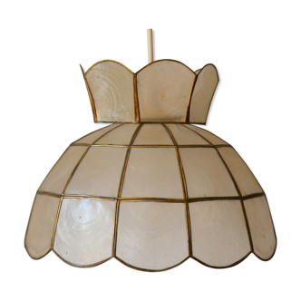 Mother-of-pearl suspension
