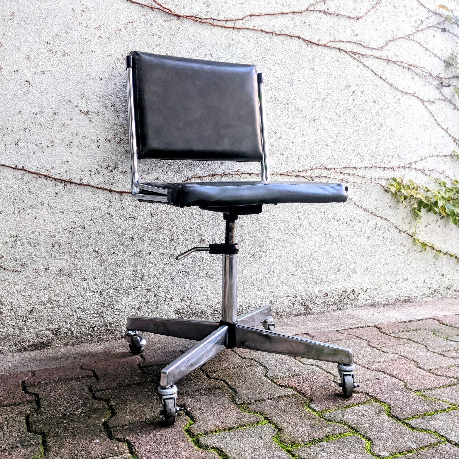 Swivel office chair on wheels 70s
