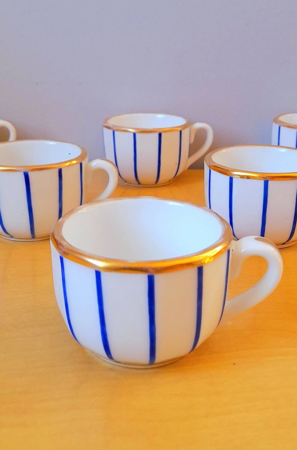 Service of 6 80s coffee cups