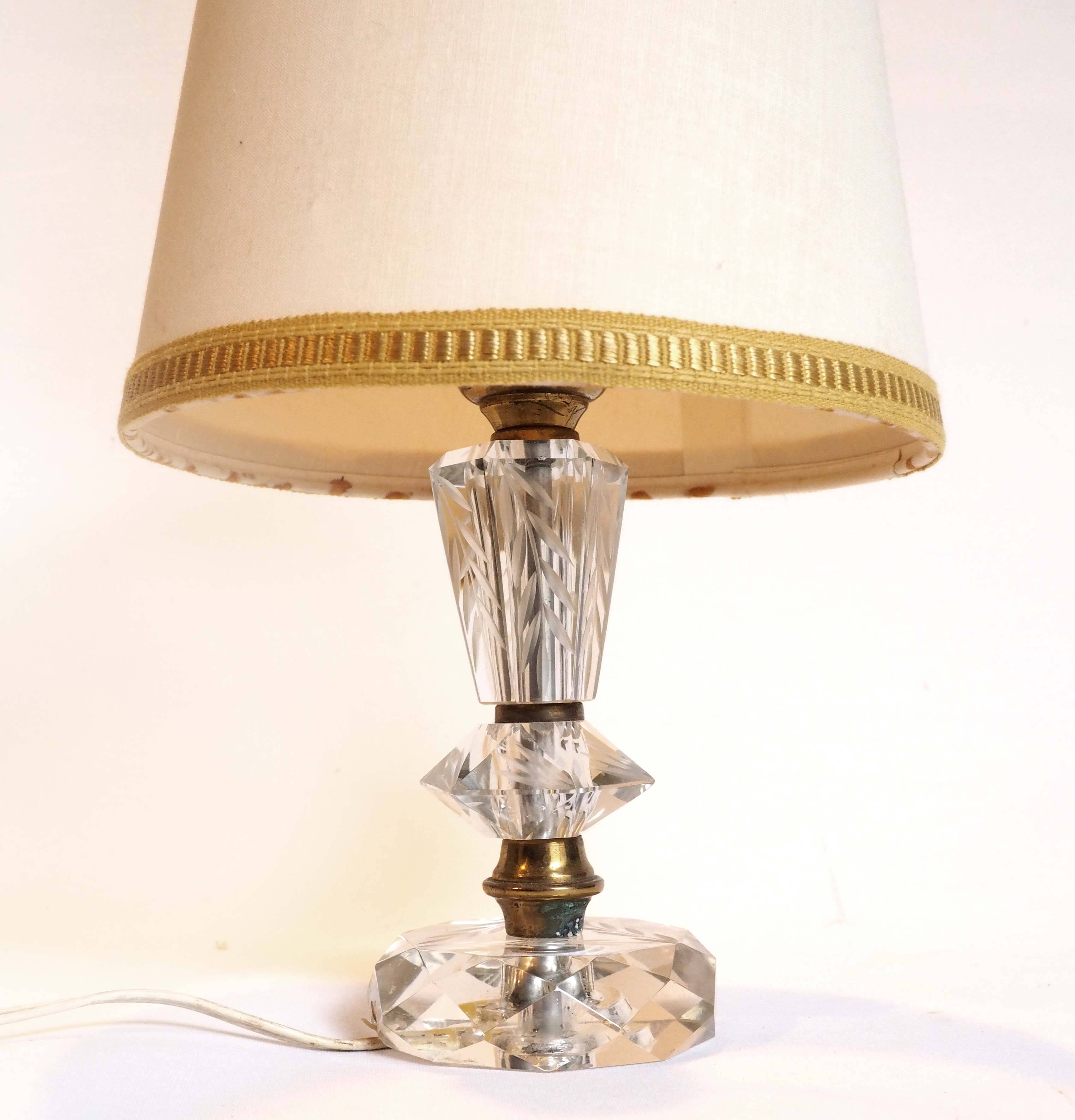 Chiseled crystal foot lamp