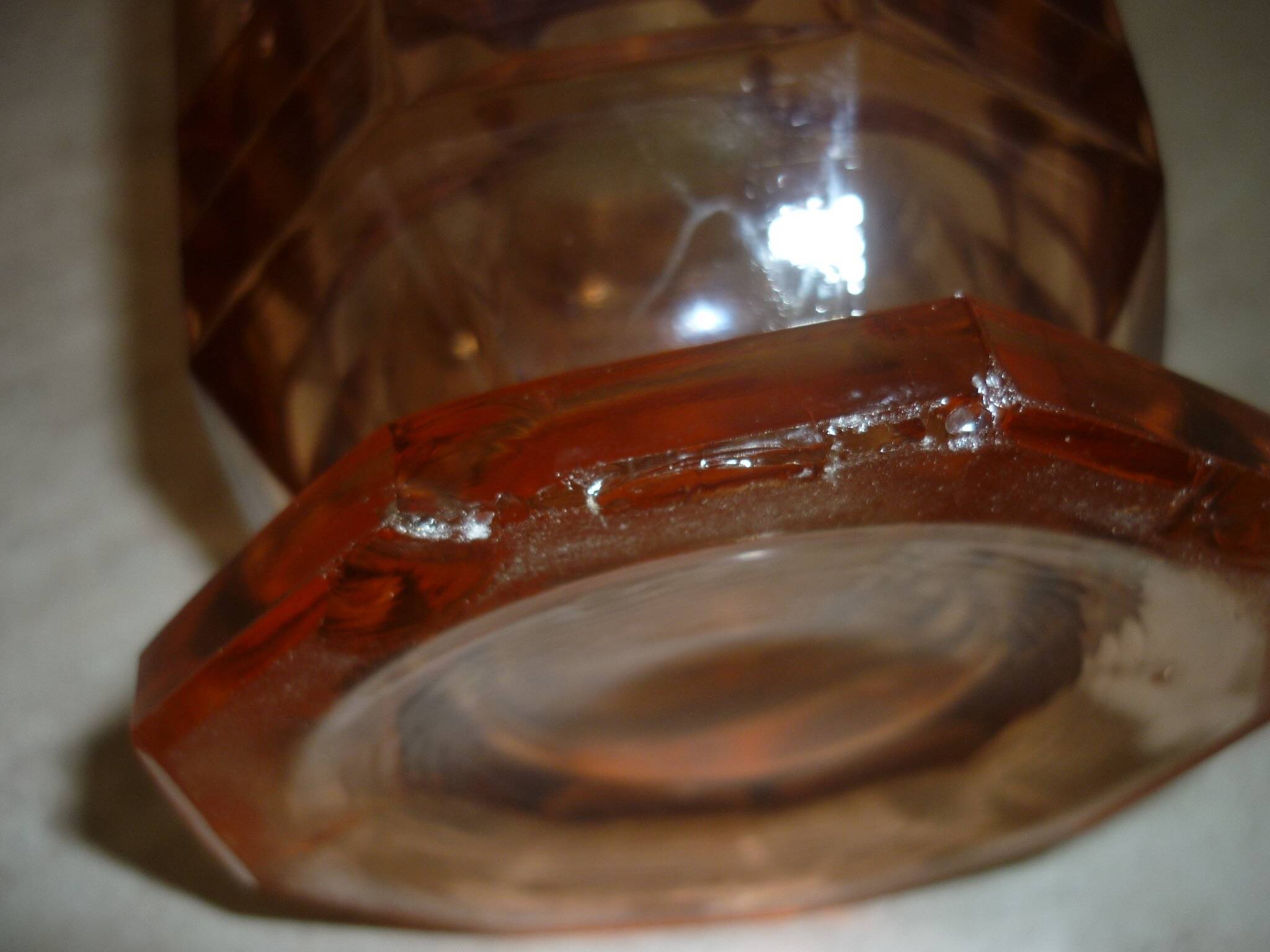 Grand vase en verre épais rose art déco