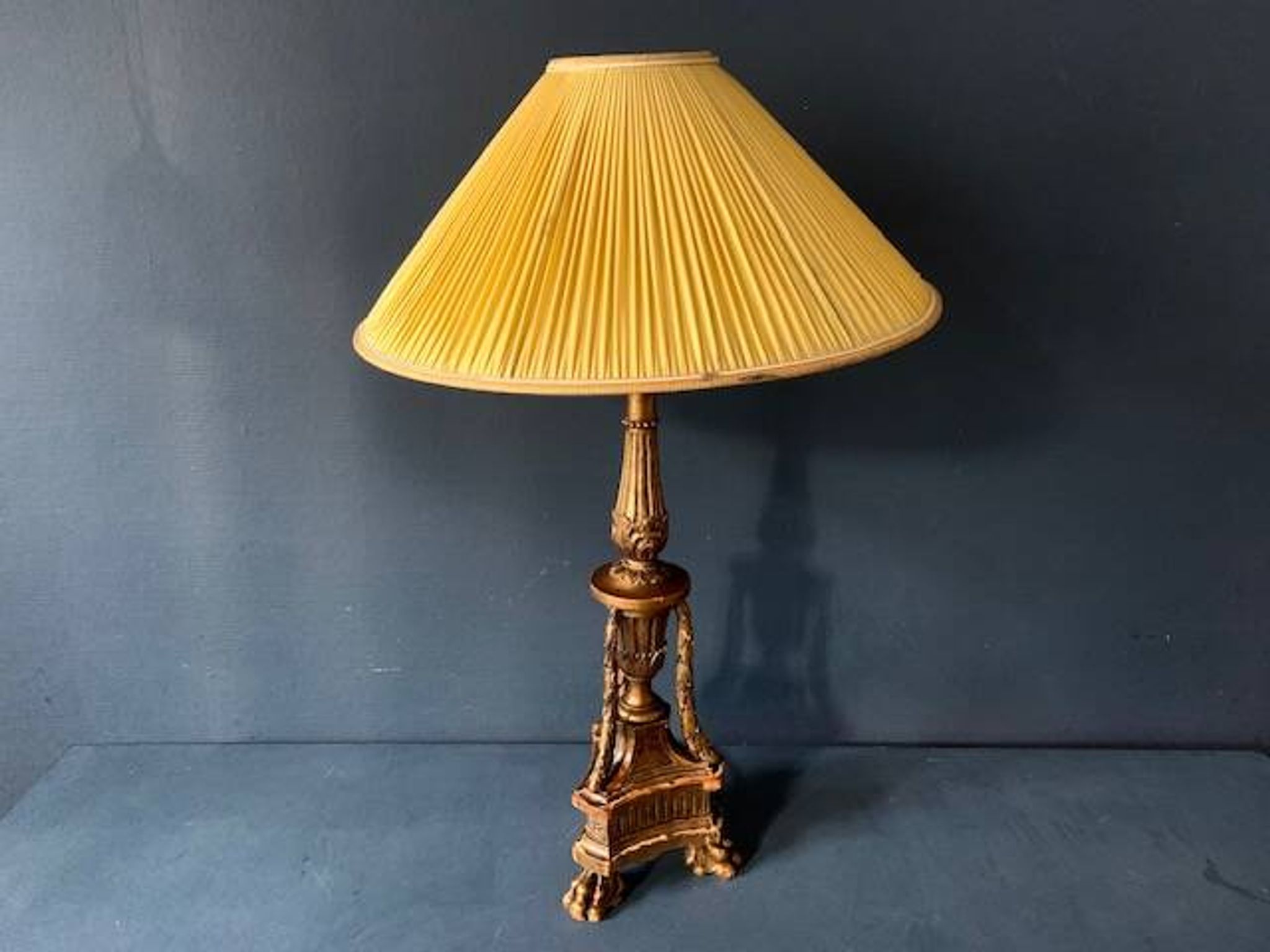 Antique lamp in gilded carved wood, tripod, Napoleon III, 19th century