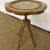 Wooden pedestal table / harness