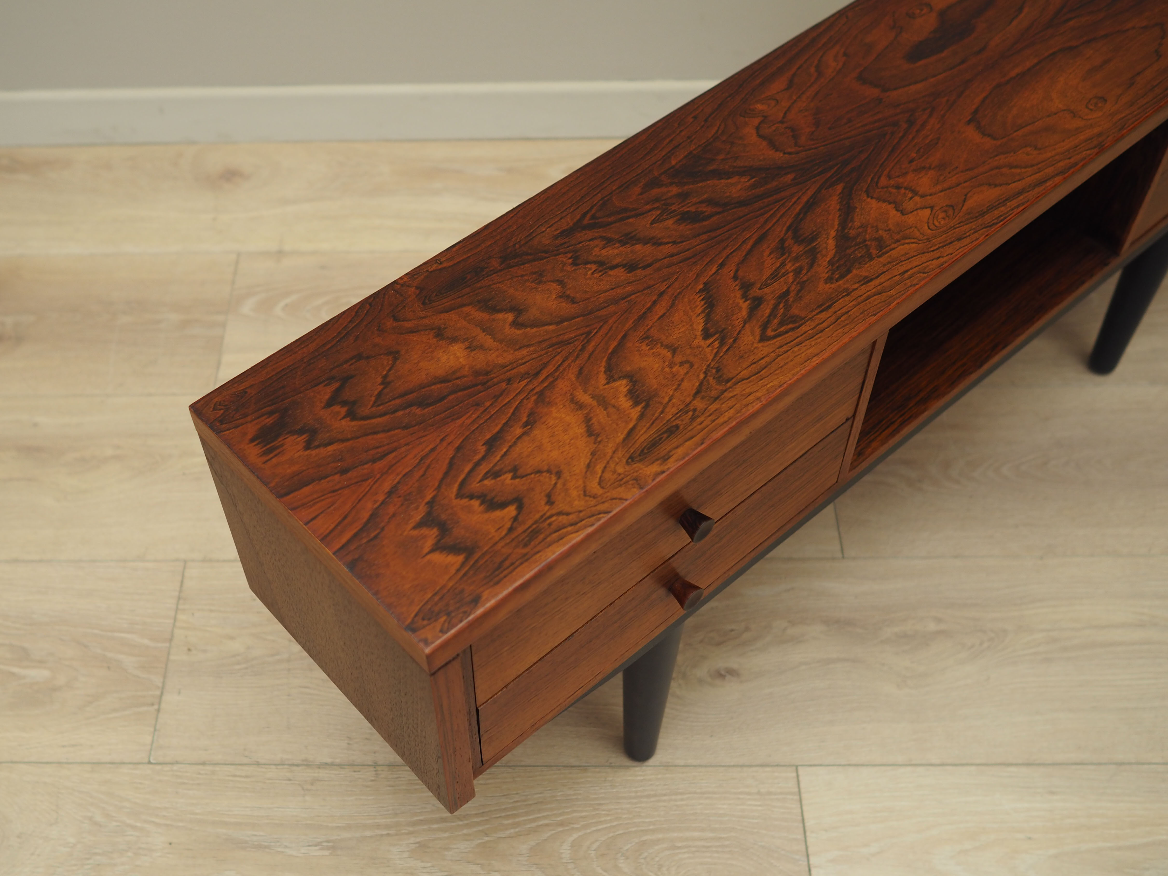Commode en palissandre, design danois, années 1970, production: Danemark