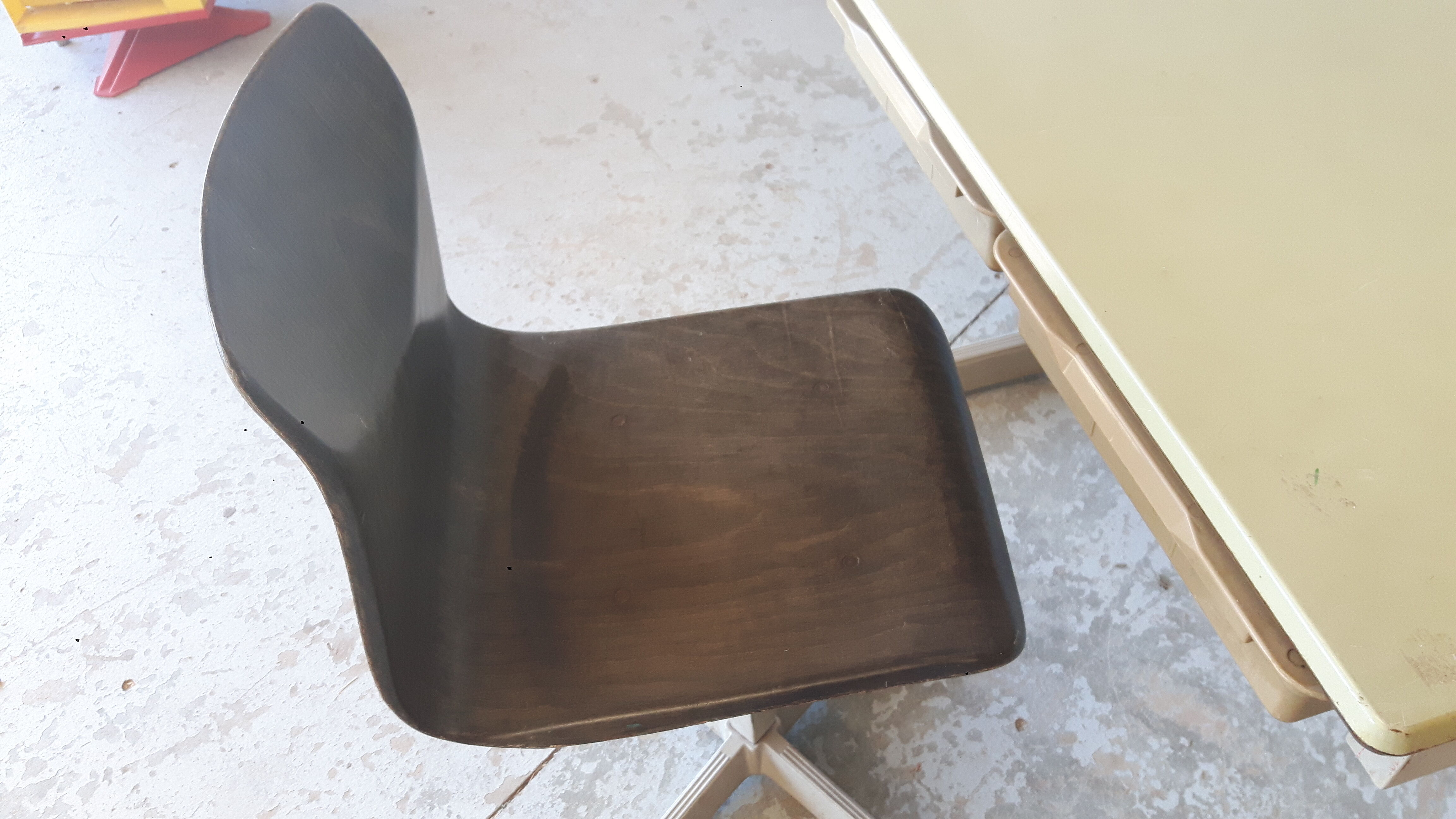 Desk and chair child Thur op Holland