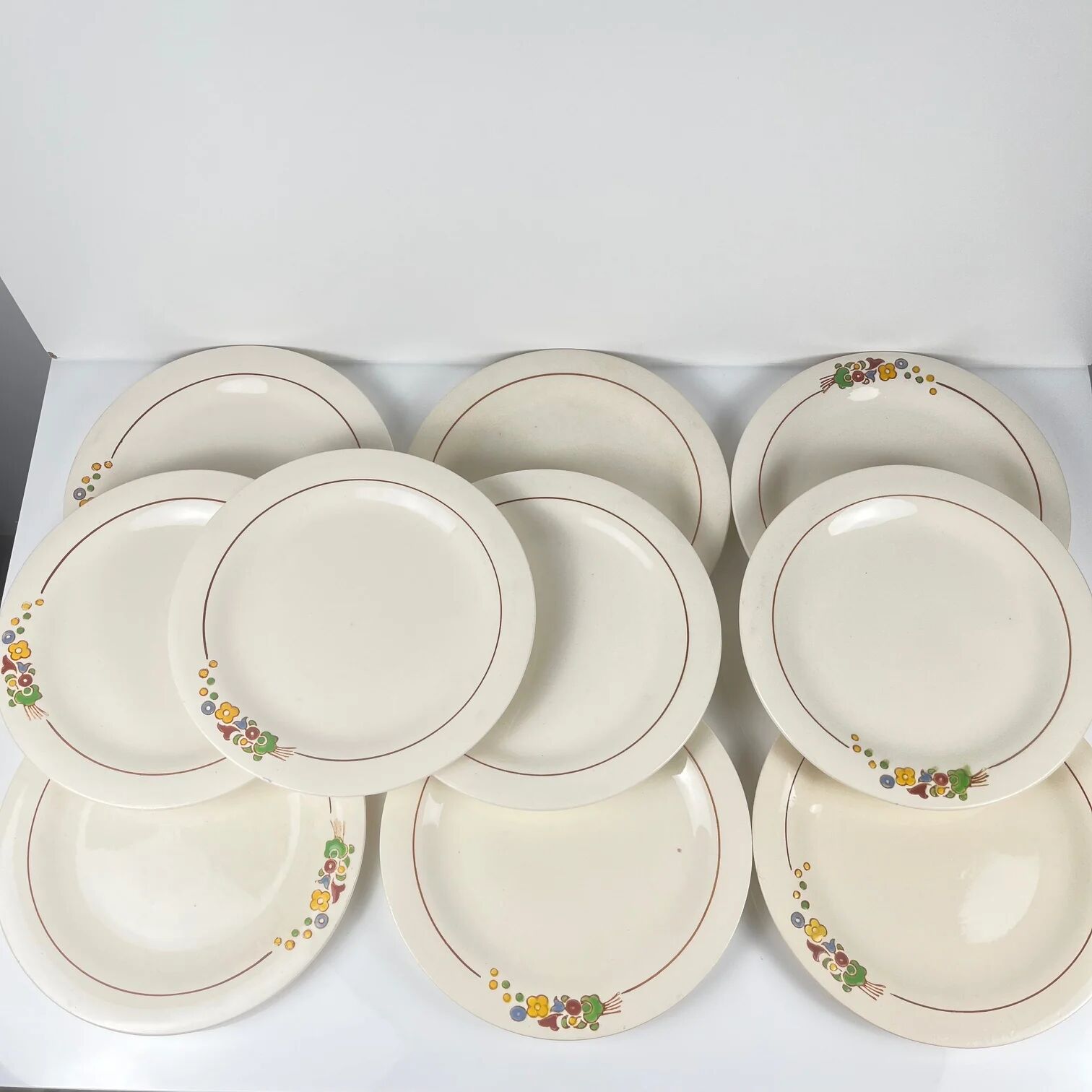 Set of 10 flat plates Longwy, 20th century, floral decoration.
