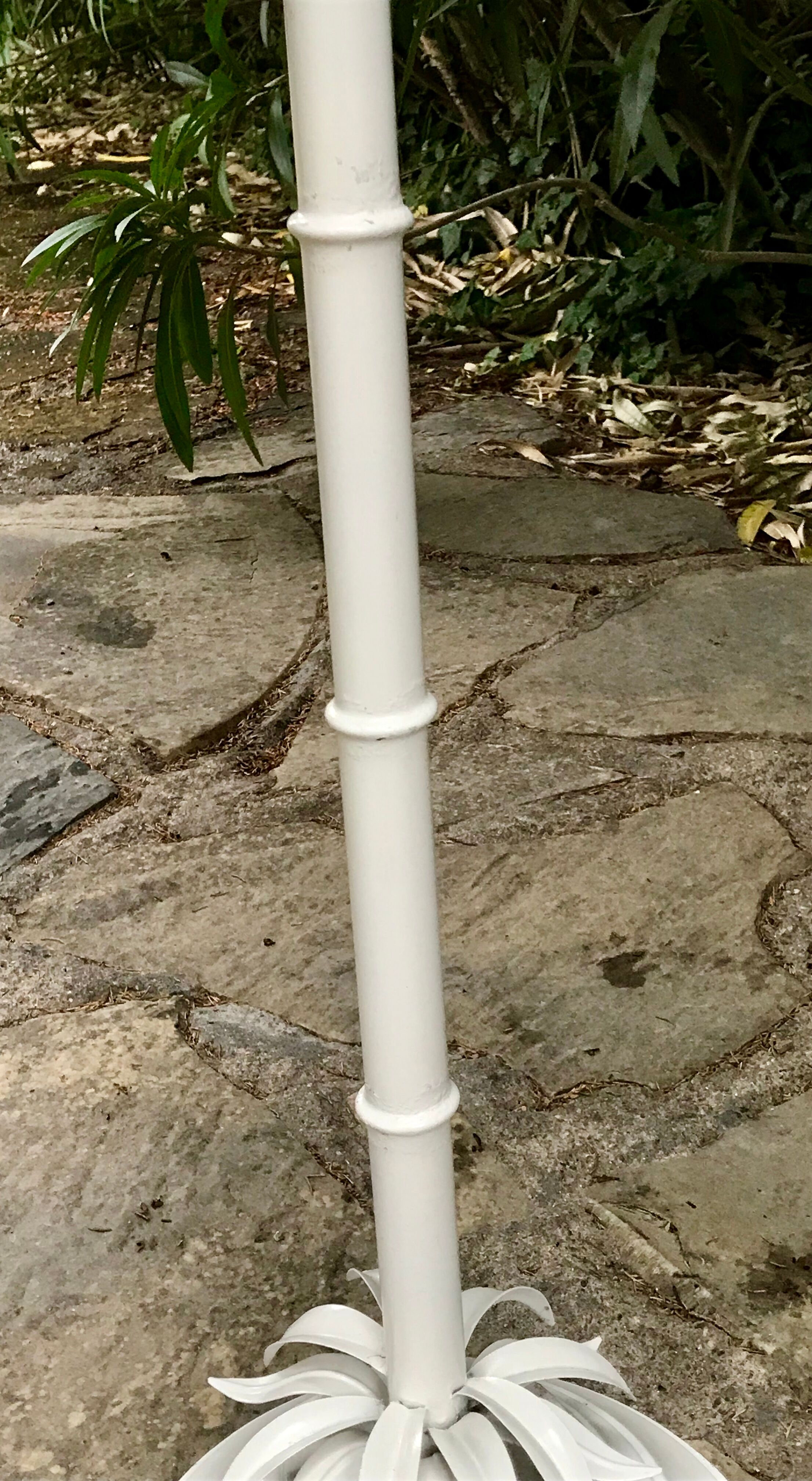 Palm lamppost by Sergio Terzani