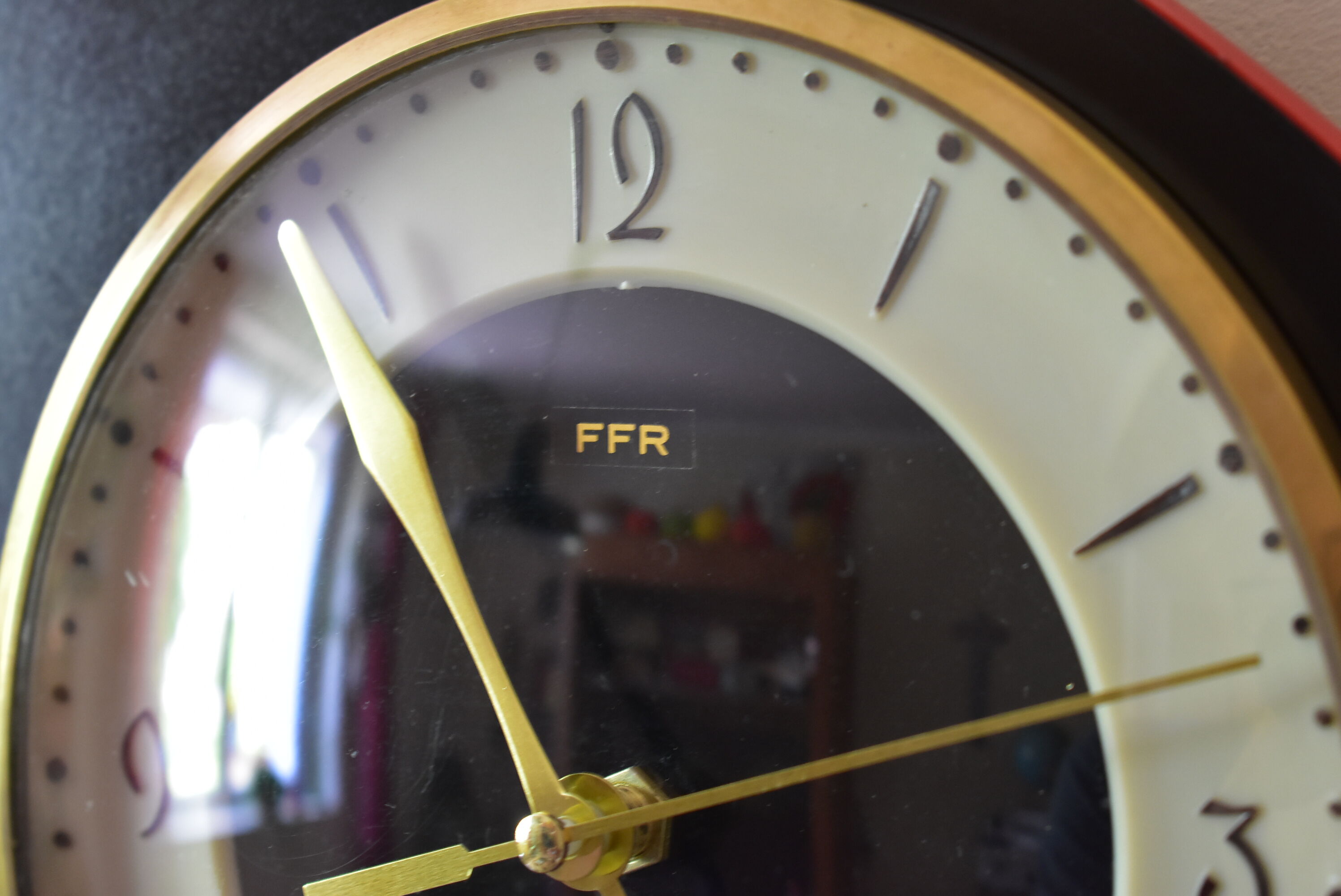 Black and vintage red FFR pendul