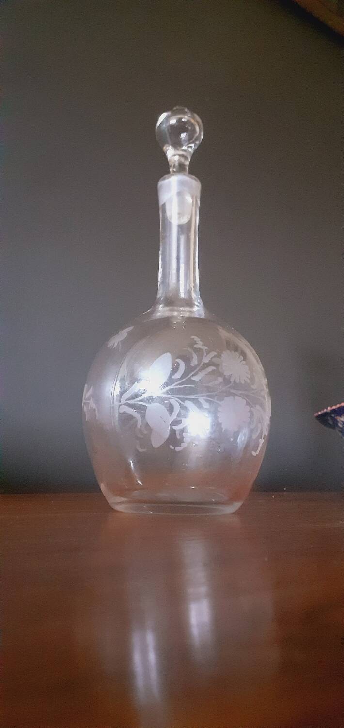 19th century carafe in blown and chiseled glass