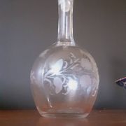 Carafe xixème en verre soufflé et ciselé