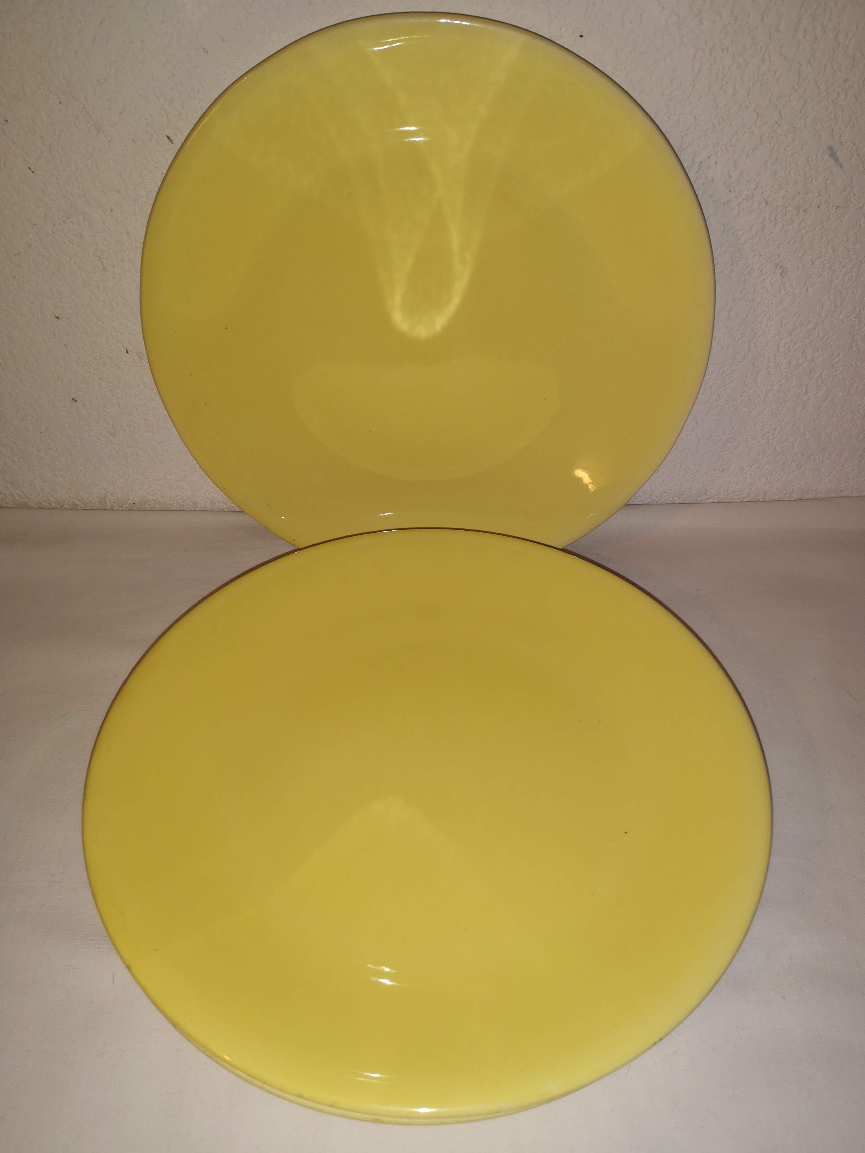 Lot 4 porcelain plates of People, Line Triumph, pale yellow